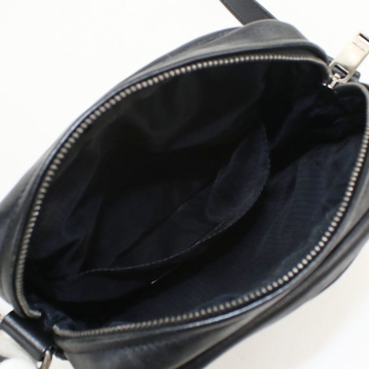 Saint Laurent Black Leather Shoulder Bag (Pre-Owned)