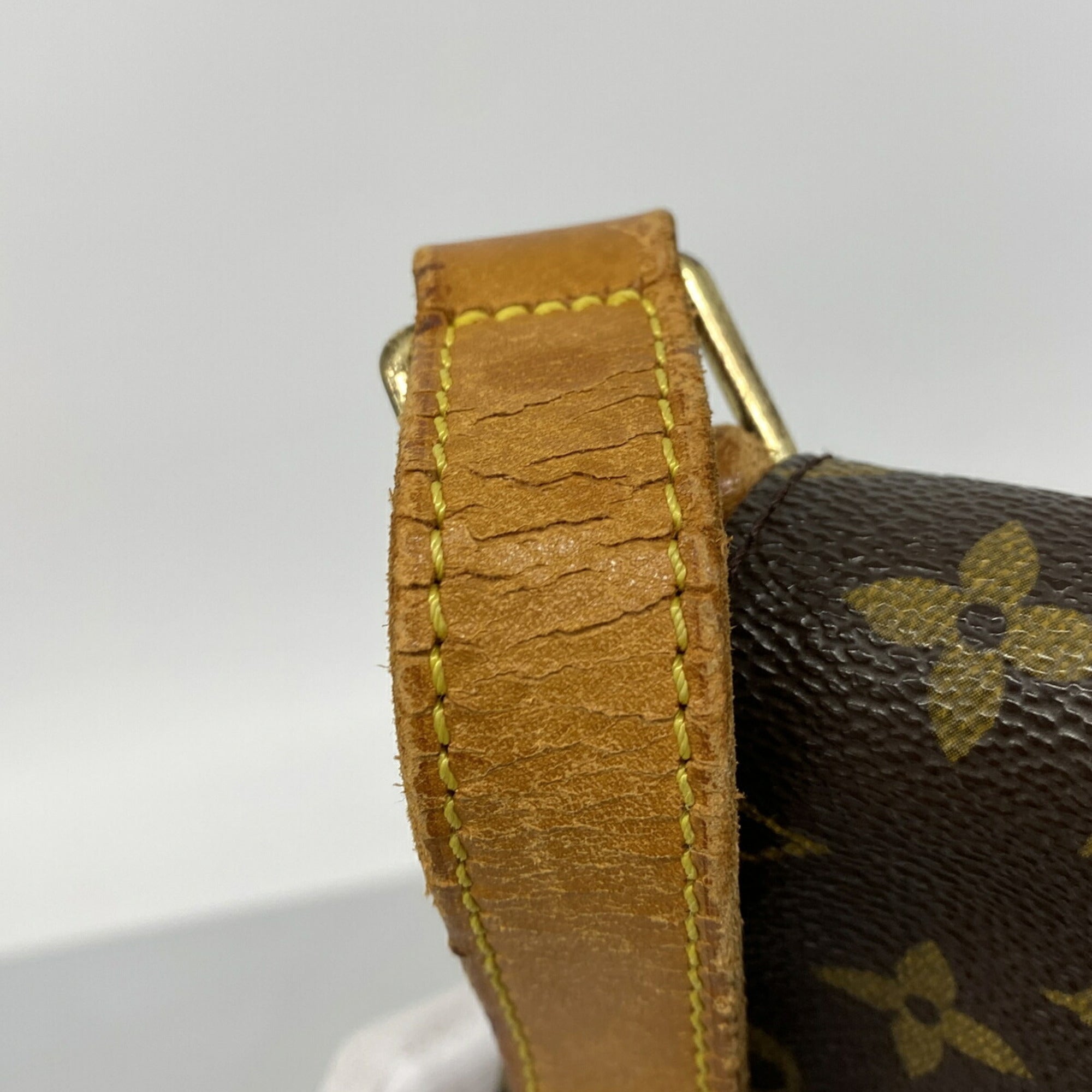 Louis Vuitton Brown Shoulder Bag (Pre-Owned)