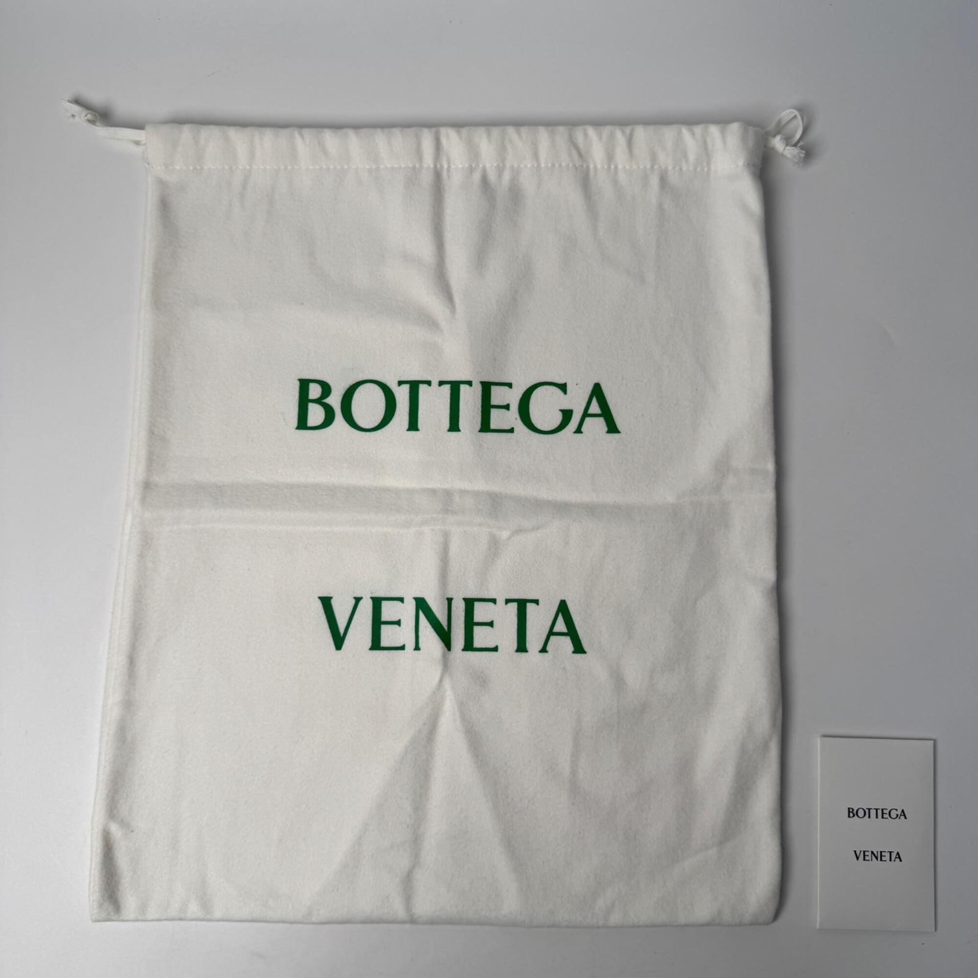 Bottega Veneta Black Leather Handbag (Pre-Owned)