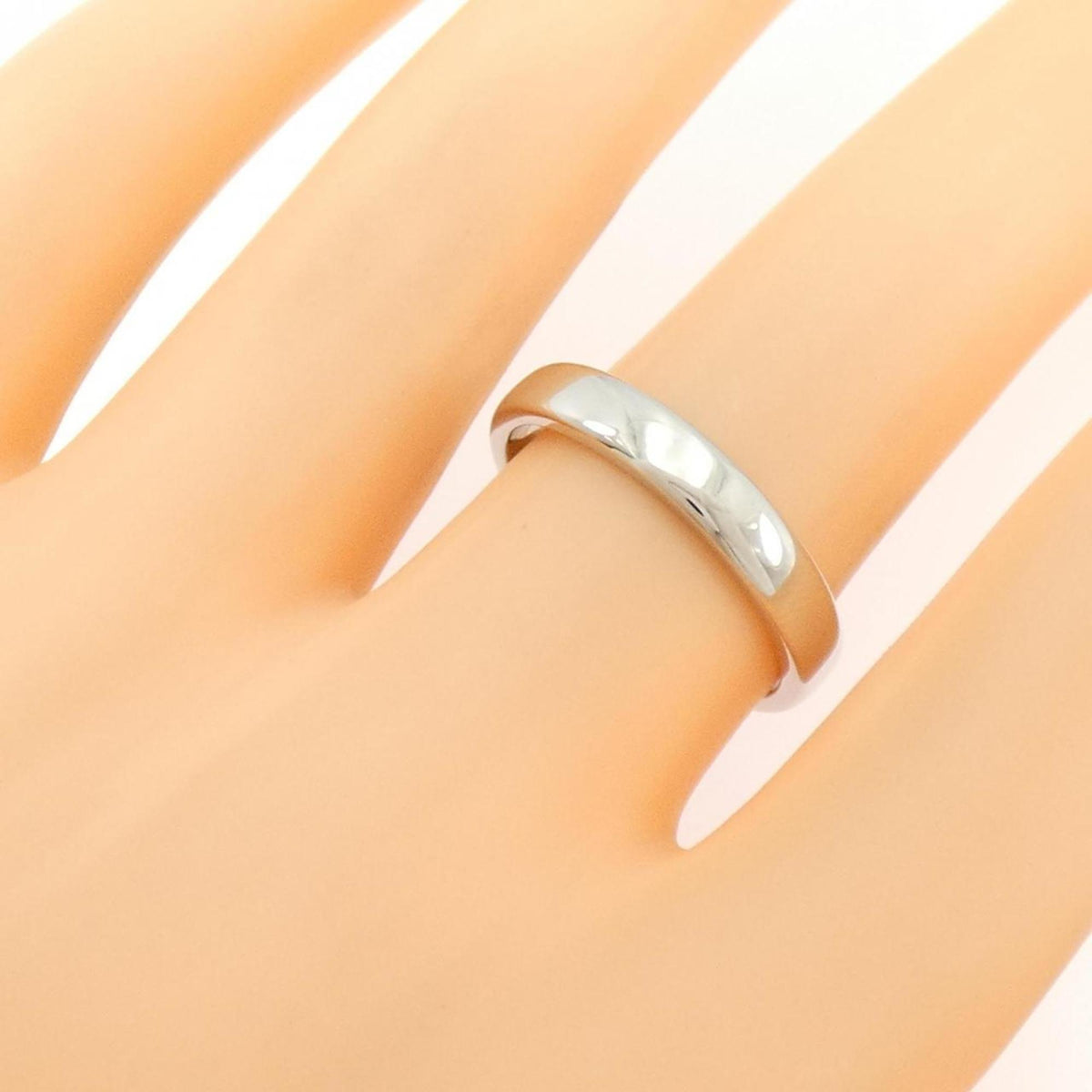 Van Cleef & Arpels Platinum 950 Band Ring (Pre-Owned)