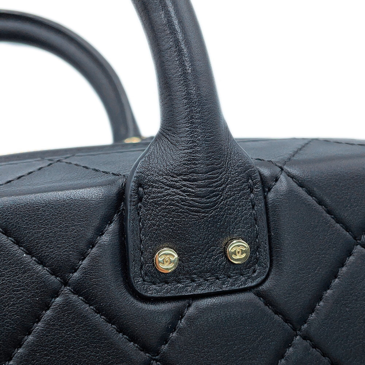 Chanel Matelasse Black Leather Handbag Shoulder Bag Vanity Bag (Pre-Owned)