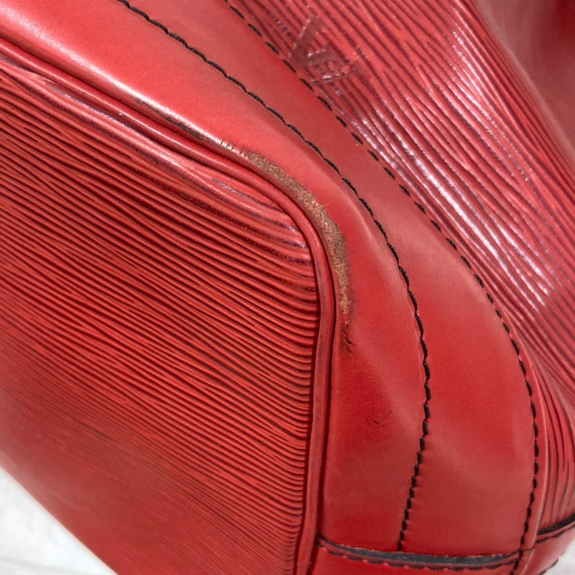 Louis Vuitton Castilian Red Epi Leather Shoulder Bag (Pre-Owned)