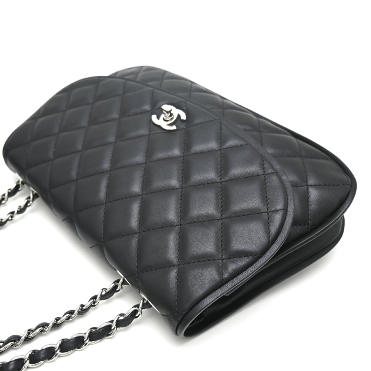 Chanel Black Leather Shoulder Bag (Pre-Owned)