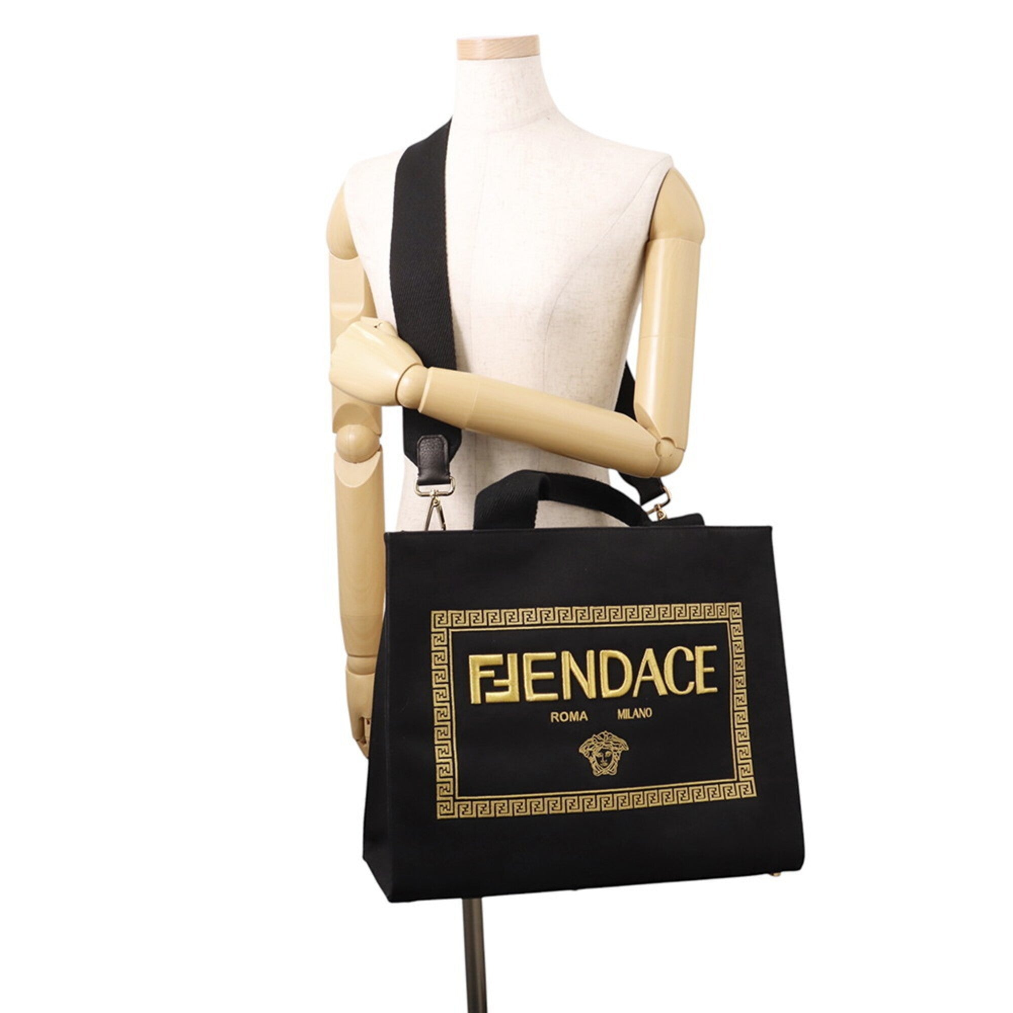 Fendi Black Gold Canvas Handbag Tote Bag (Pre-Owned)