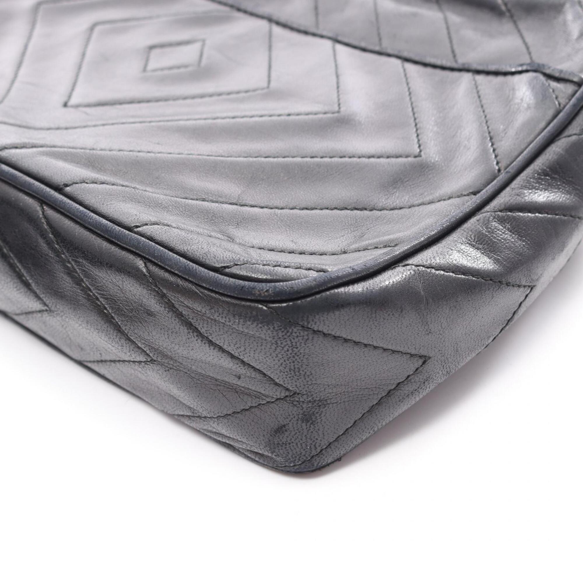 Chanel Black Leather Handbag Shoulder Bag (Pre-Owned)