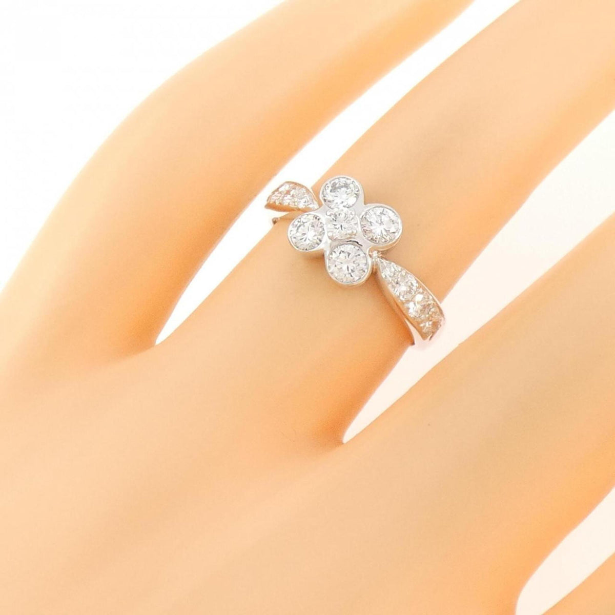 Van Cleef & Arpels White Gold (18K) Band Ring (Pre-Owned)
