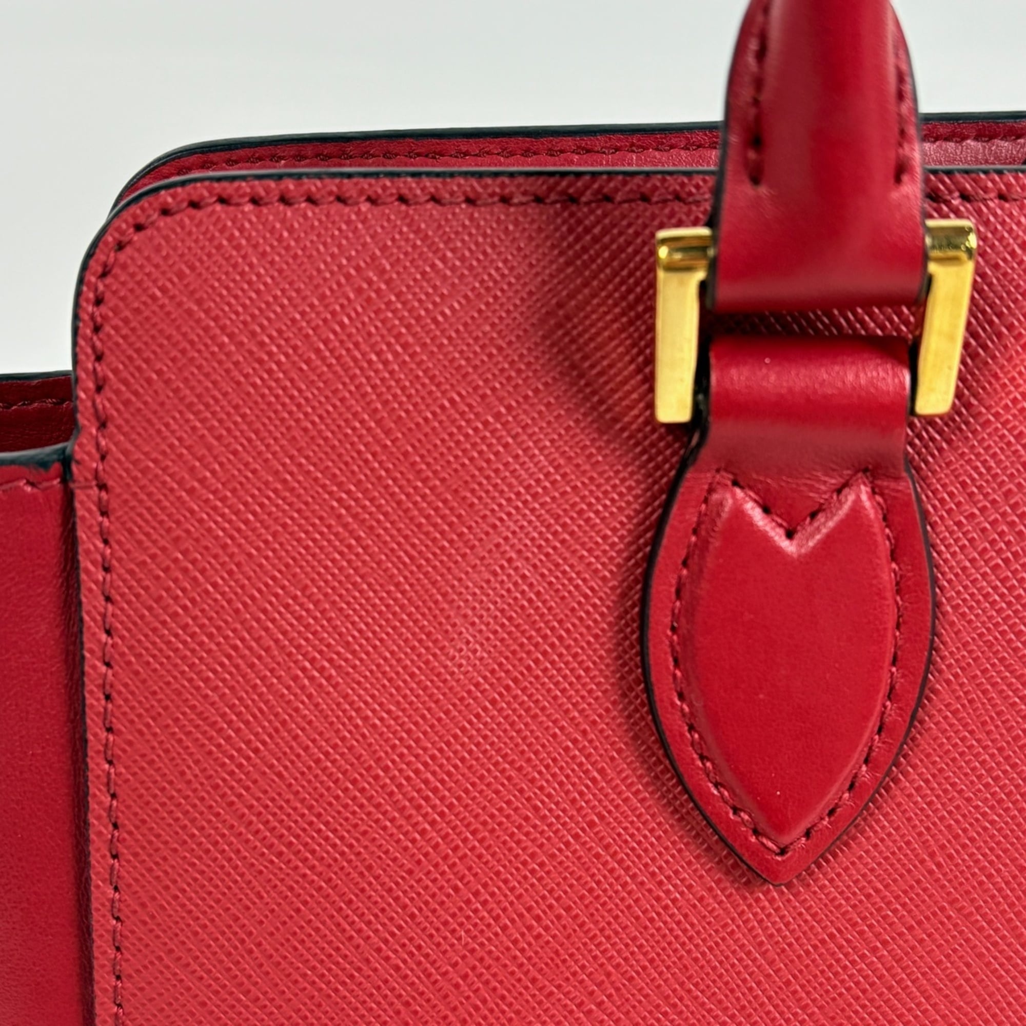 Prada Red Color Leather Handbag Shoulder Bag (Pre-Owned)