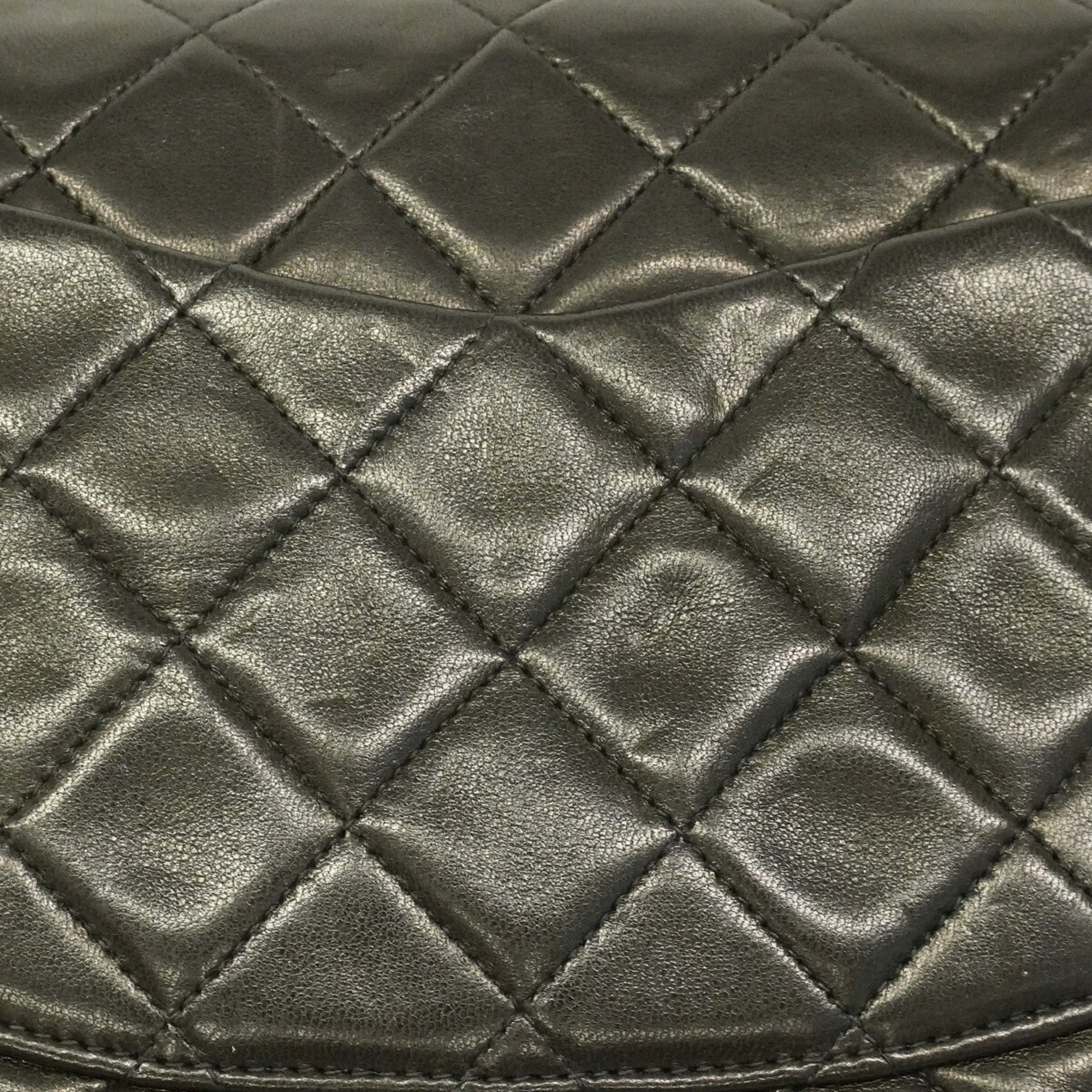 Chanel Black Leather Shoulder Bag (Pre-Owned)