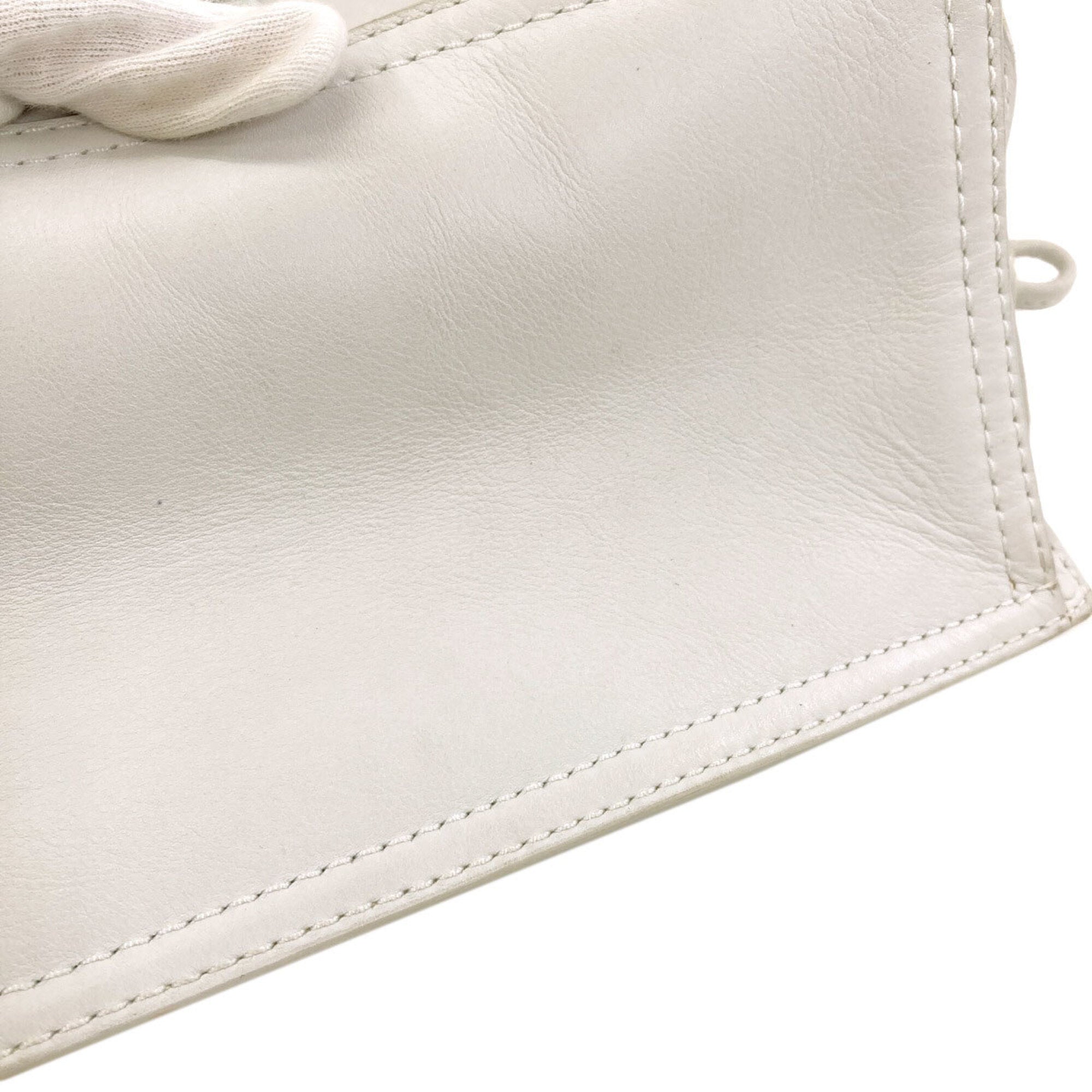 Loewe White Leather Tote Bag (Pre-Owned)