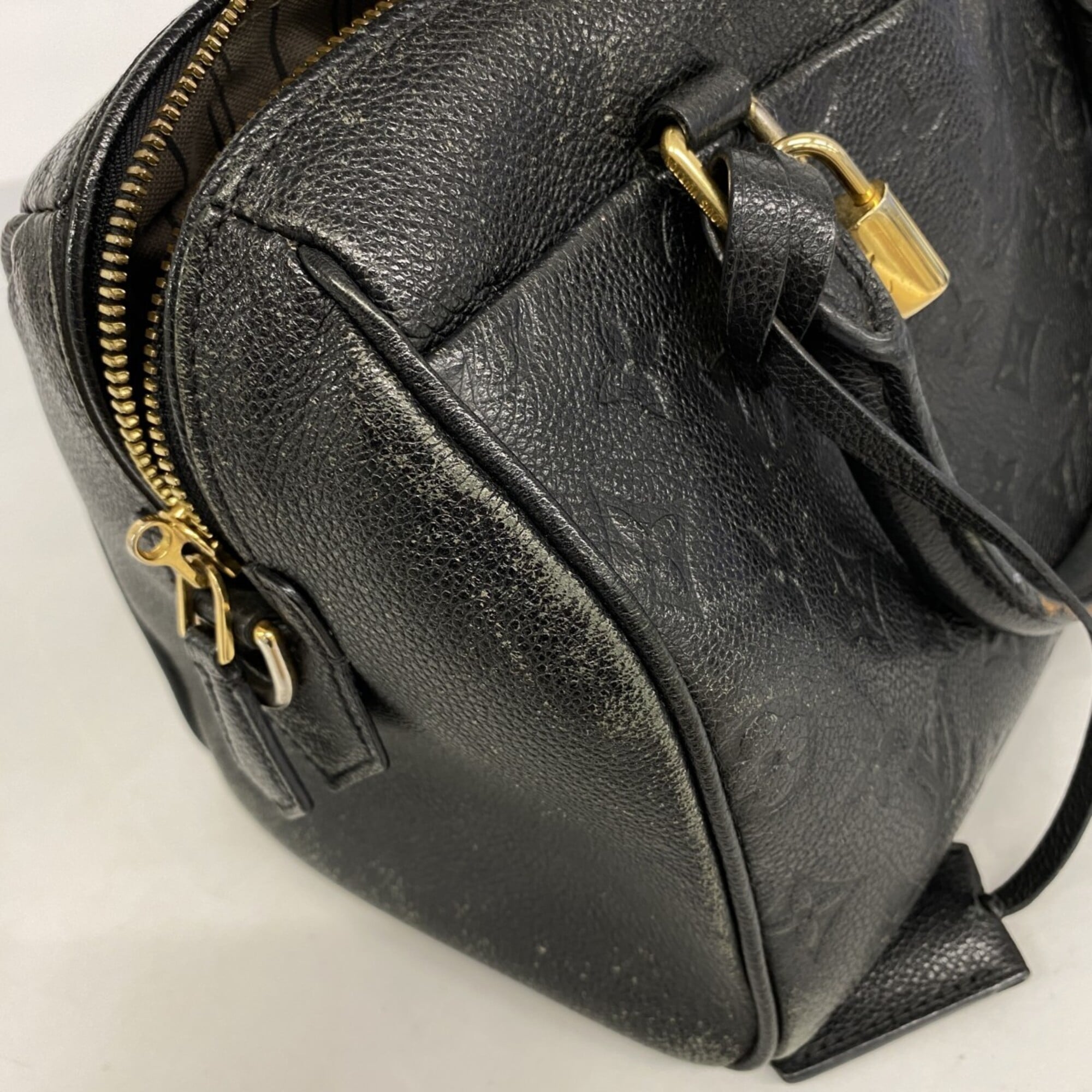 Louis Vuitton Noir Handbag (Pre-Owned)
