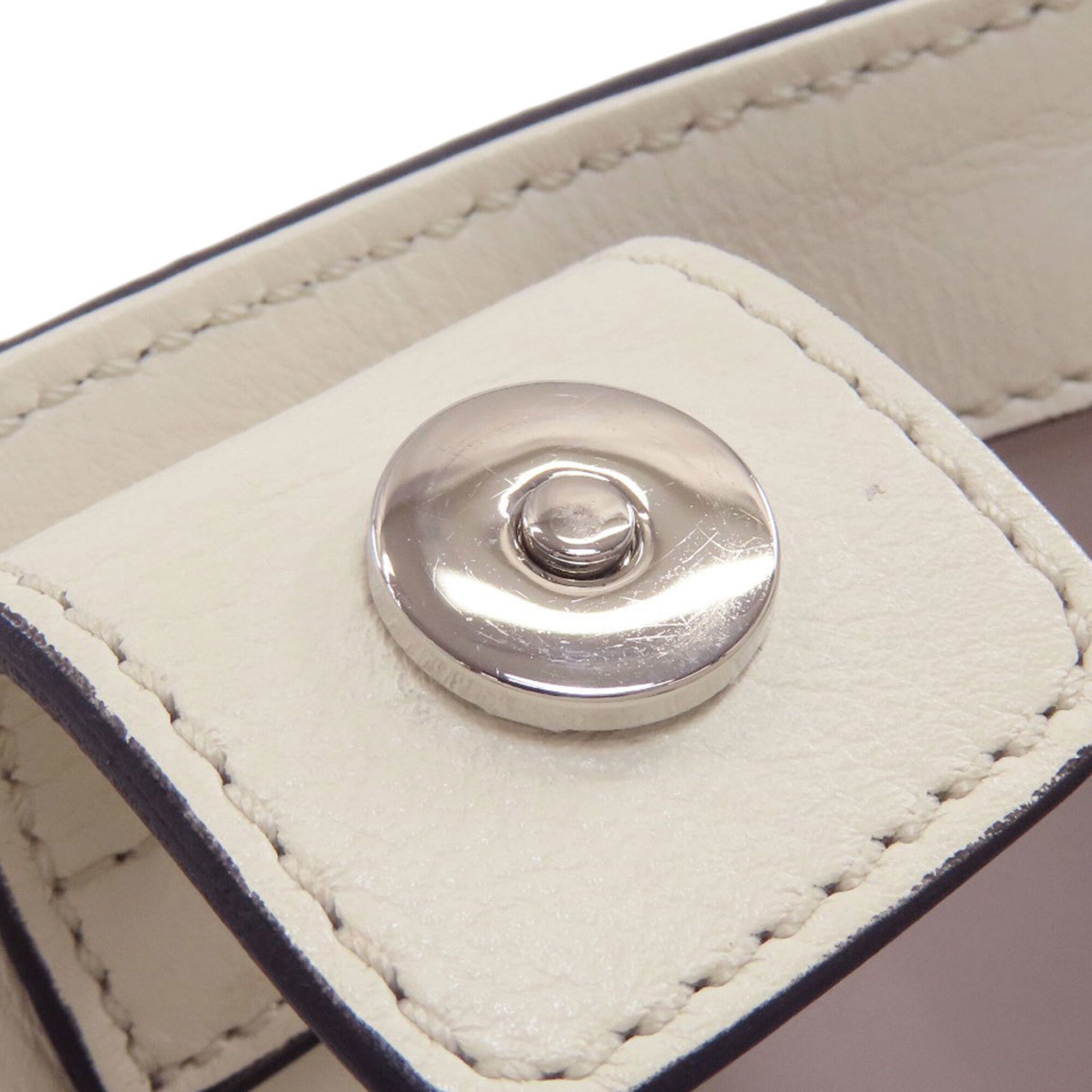 Tod's White Leather Handbag (Pre-Owned)