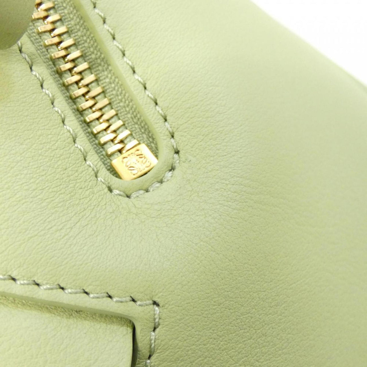 Loewe Green Leather Shoulder Bag (Pre-Owned)