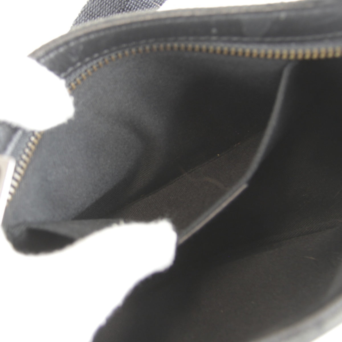 Gucci Black Gg Canvas Handbag (Pre-Owned)