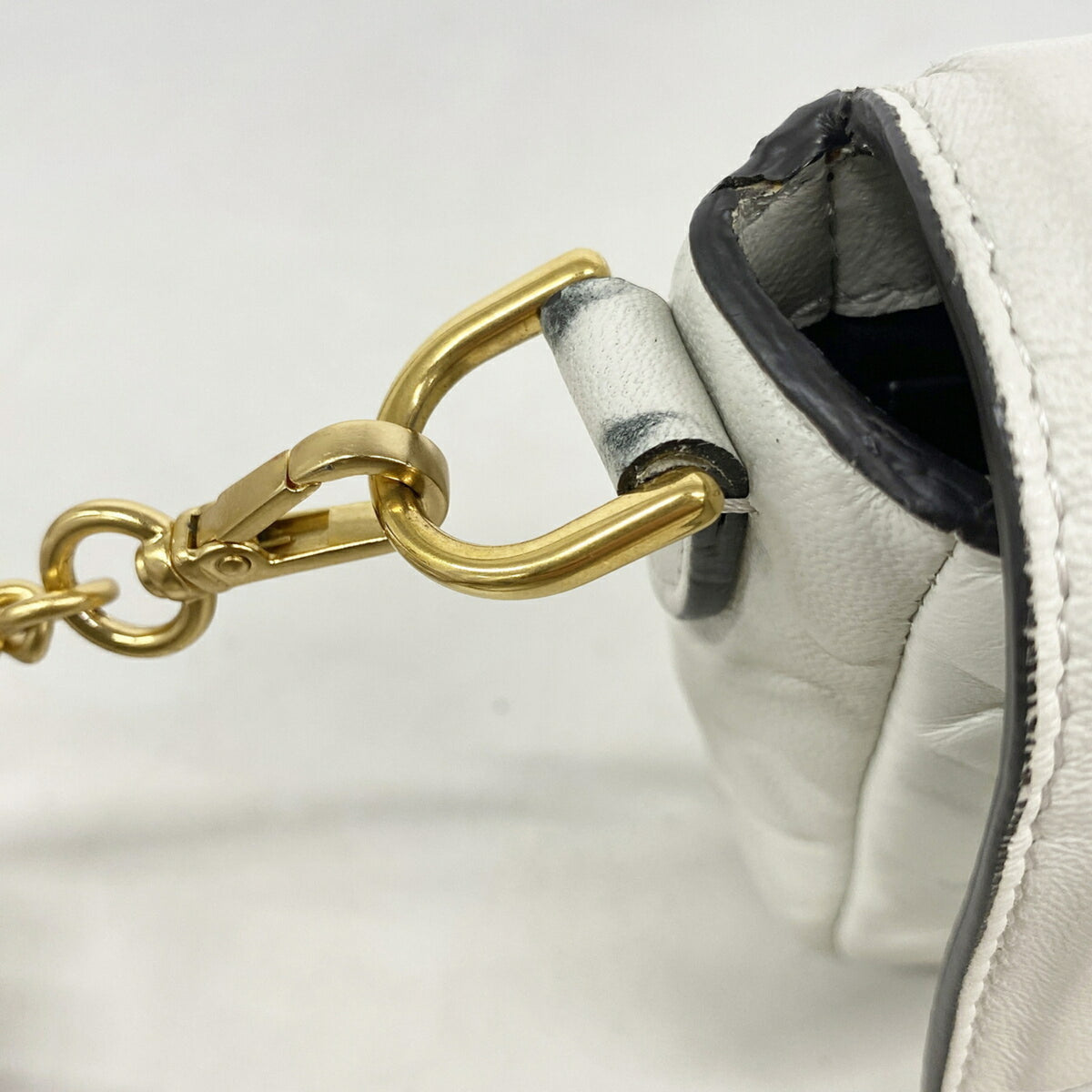 Fendi White Leather Shoulder Bag (Pre-Owned)