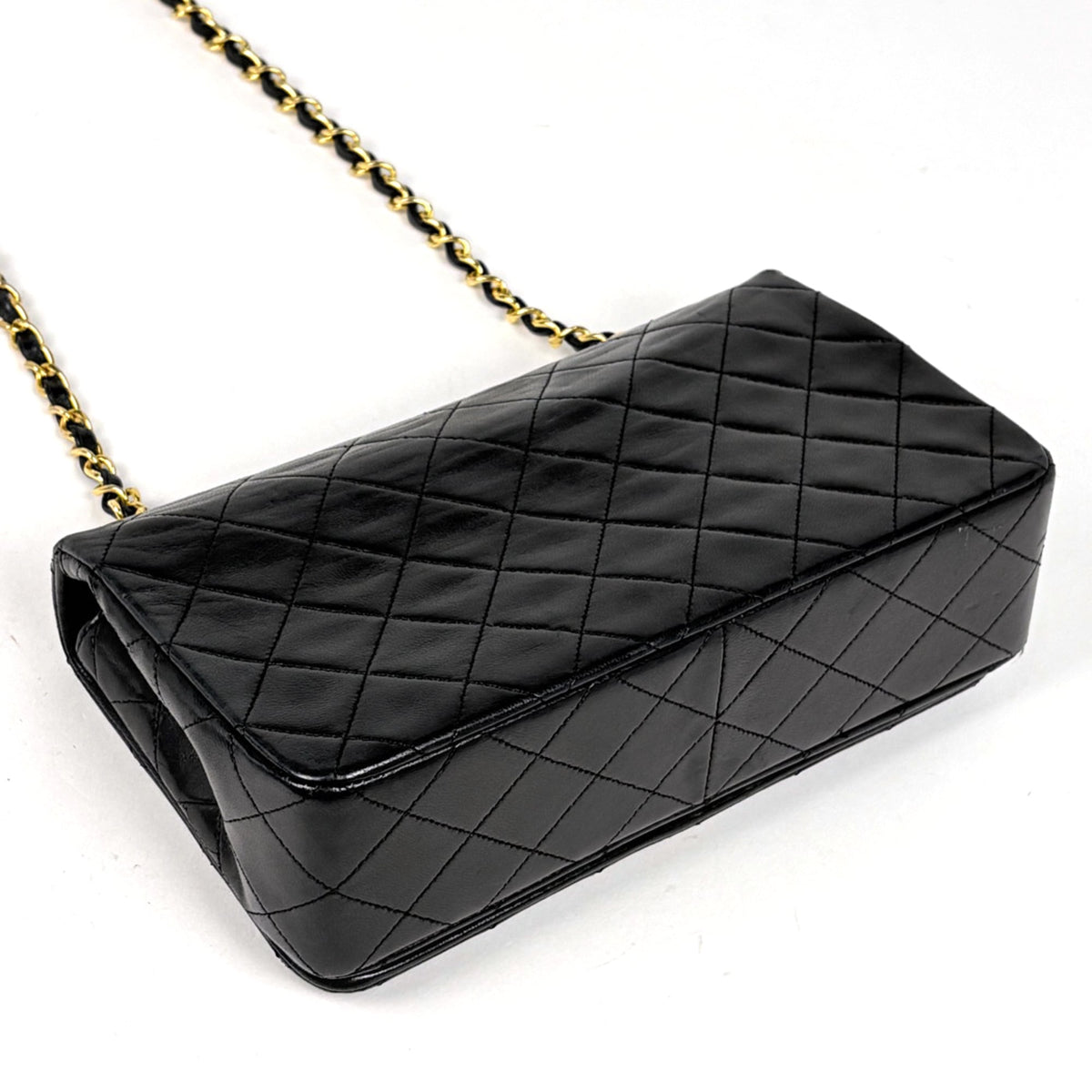 Chanel Matelasse Black Leather Shoulder Bag (Pre-Owned)
