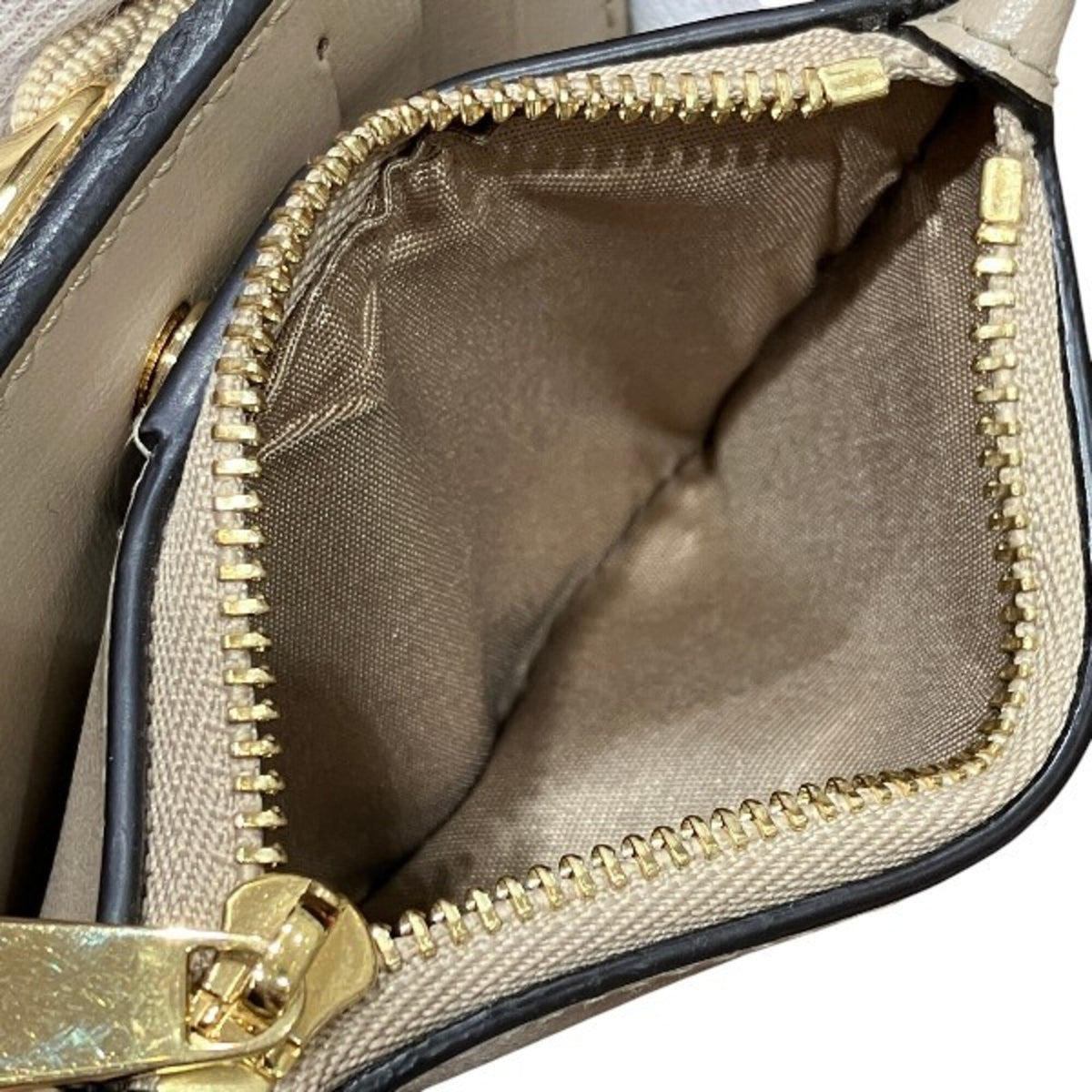 Salvatore Ferragamo Beige Coin Purse/Coin Case (Pre-Owned)