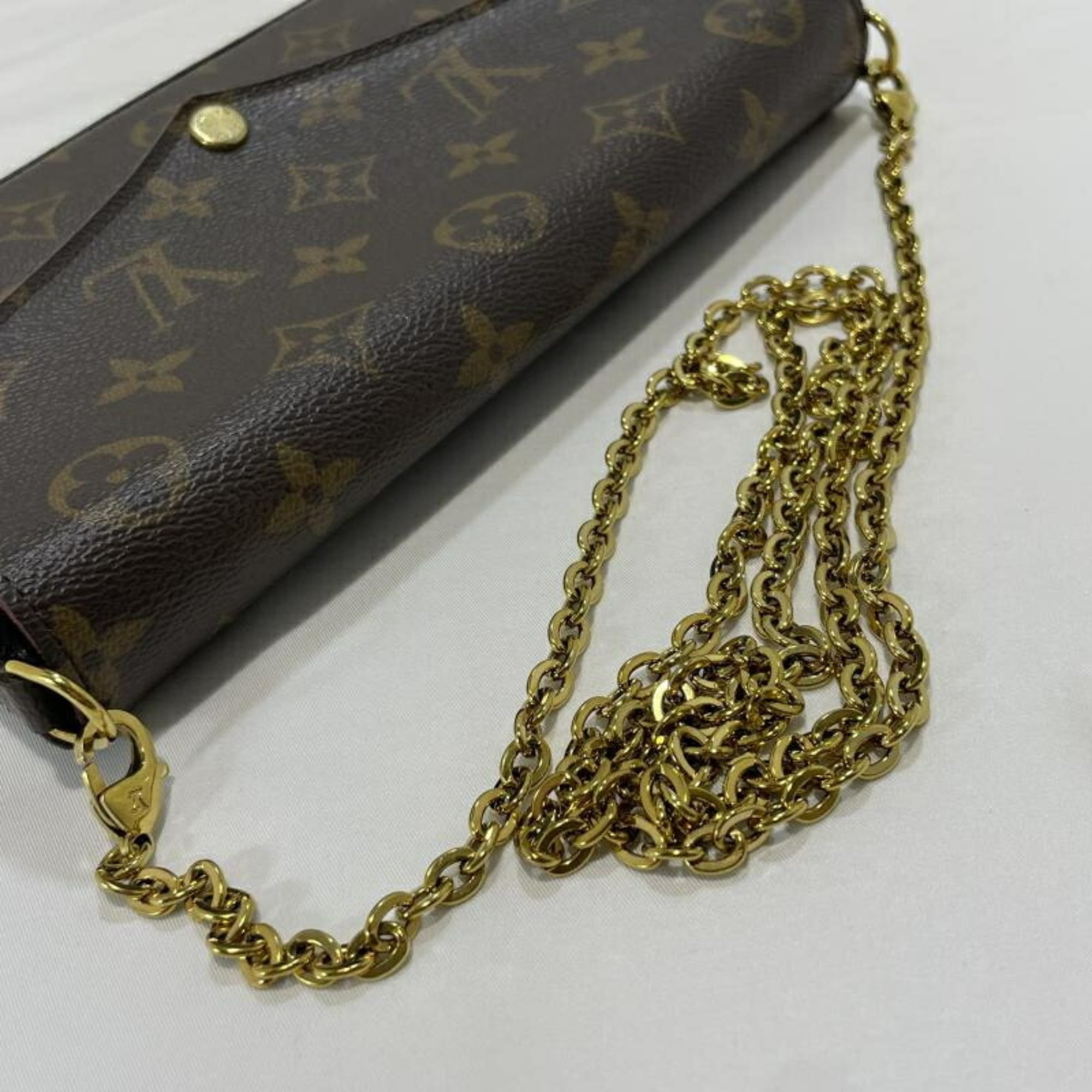 Louis Vuitton Brown Shoulder Bag (Pre-Owned)