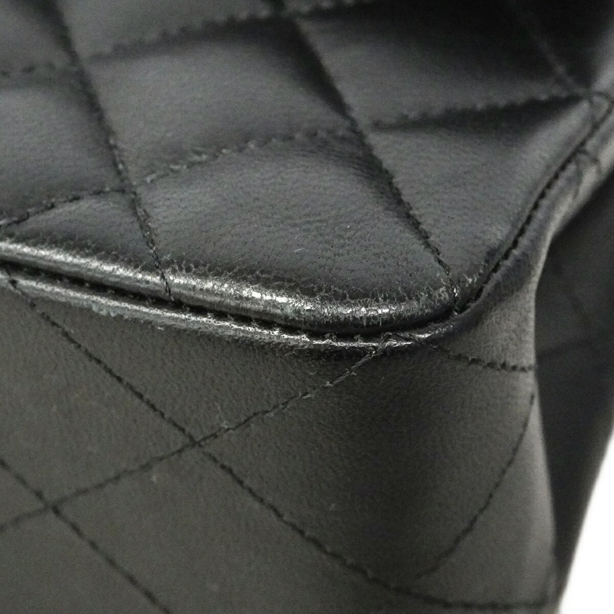 Chanel Black Leather Shoulder Bag (Pre-Owned)
