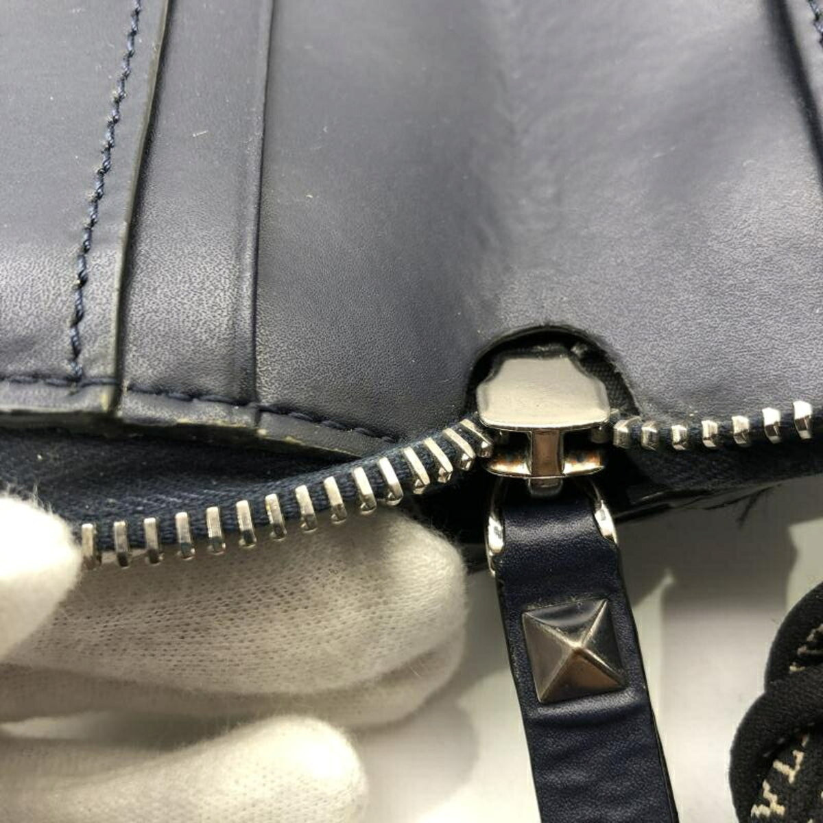 Valentino Garavani Blue Navy Chain/Shoulder Wallet (Pre-Owned)
