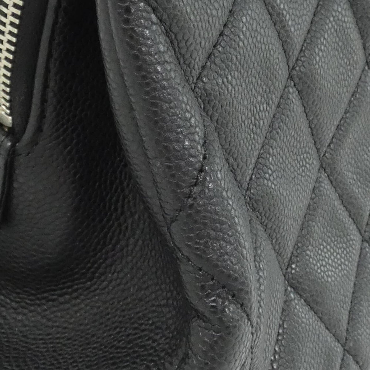 Chanel Black Grained Calfskin Shoulder Bag (Pre-Owned)