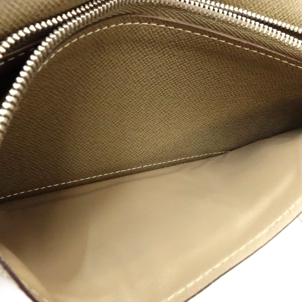 Louis Vuitton Khaki Taiga Leather Long Wallet (Bi-Fold) (Pre-Owned)