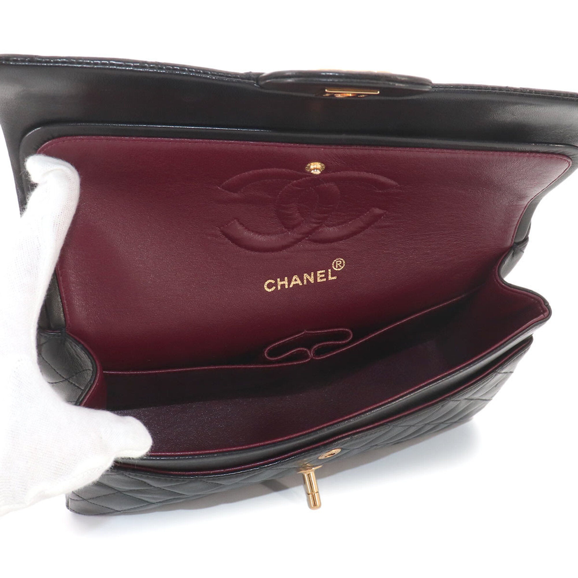 Chanel Black Leather Handbag Shoulder Bag (Pre-Owned)
