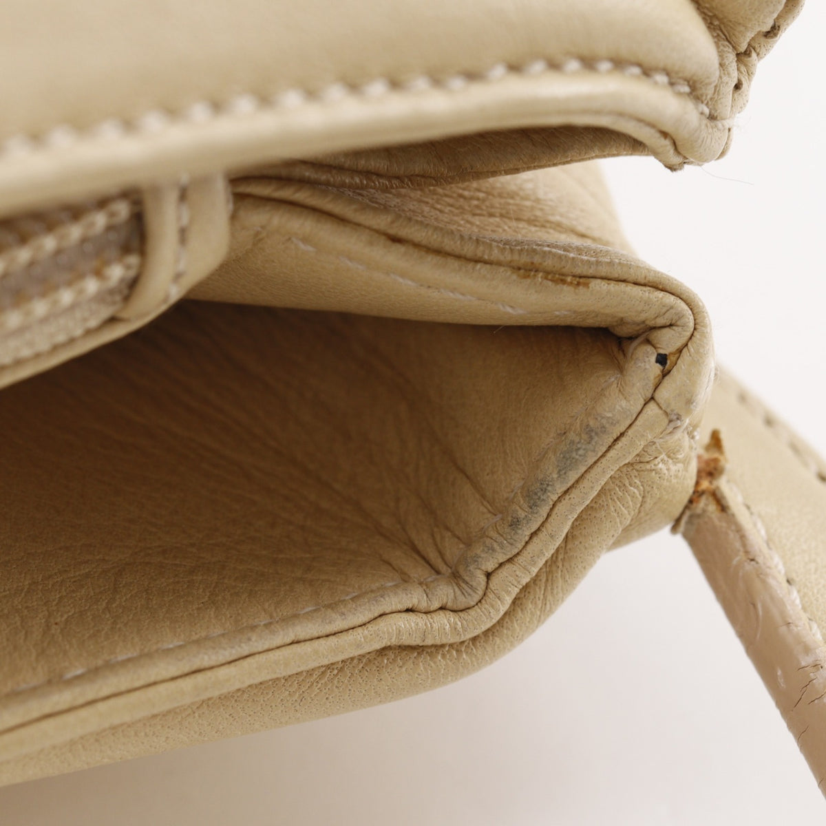 Loewe Beige Shoulder Bag (Pre-Owned)