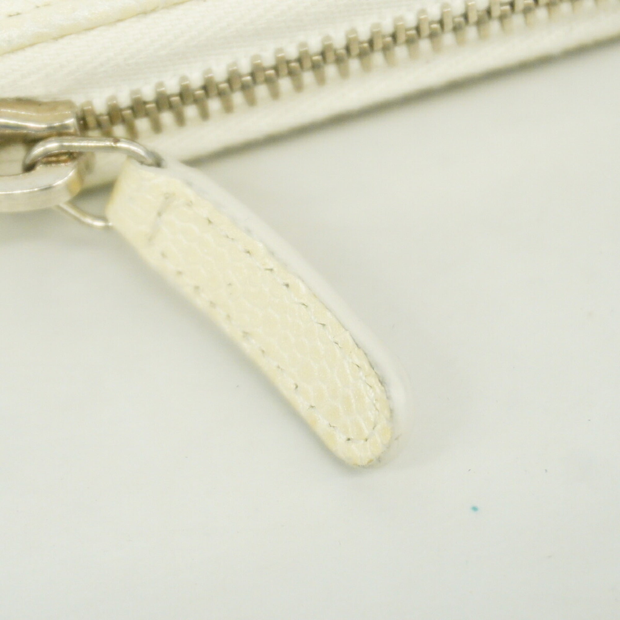 Chanel Ivory Grained Calfskin Long Wallet (Bi-Fold) (Pre-Owned)
