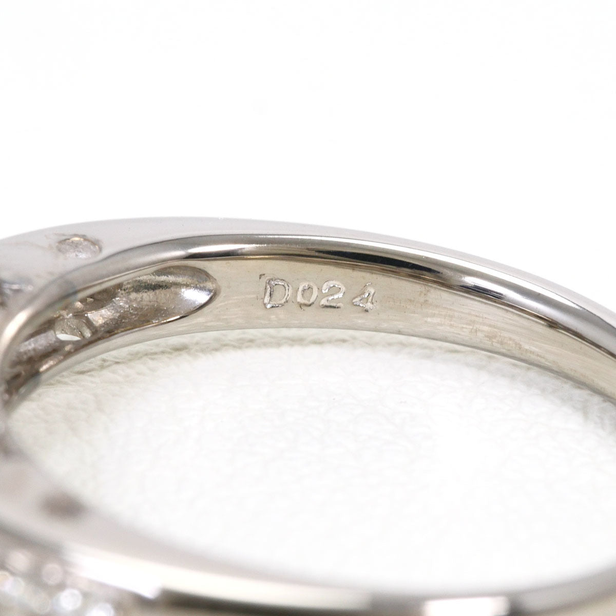 Unbranded White Gold White Gold (18K) Band Ring (Pre-Owned)