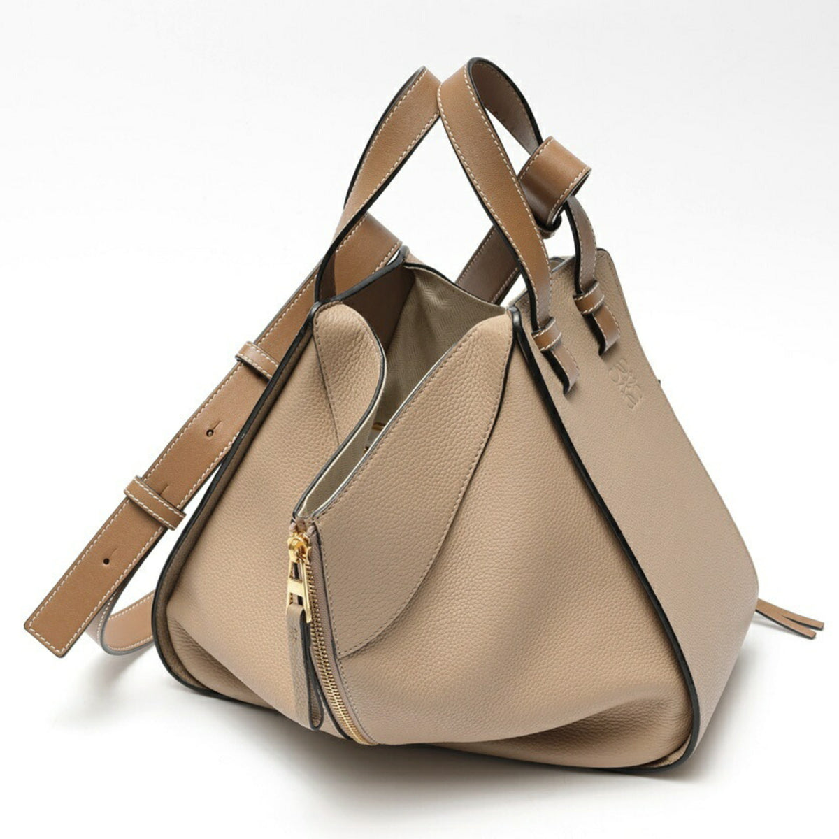 Loewe Grayish Sand Leather Shoulder Bag (Pre-Owned)