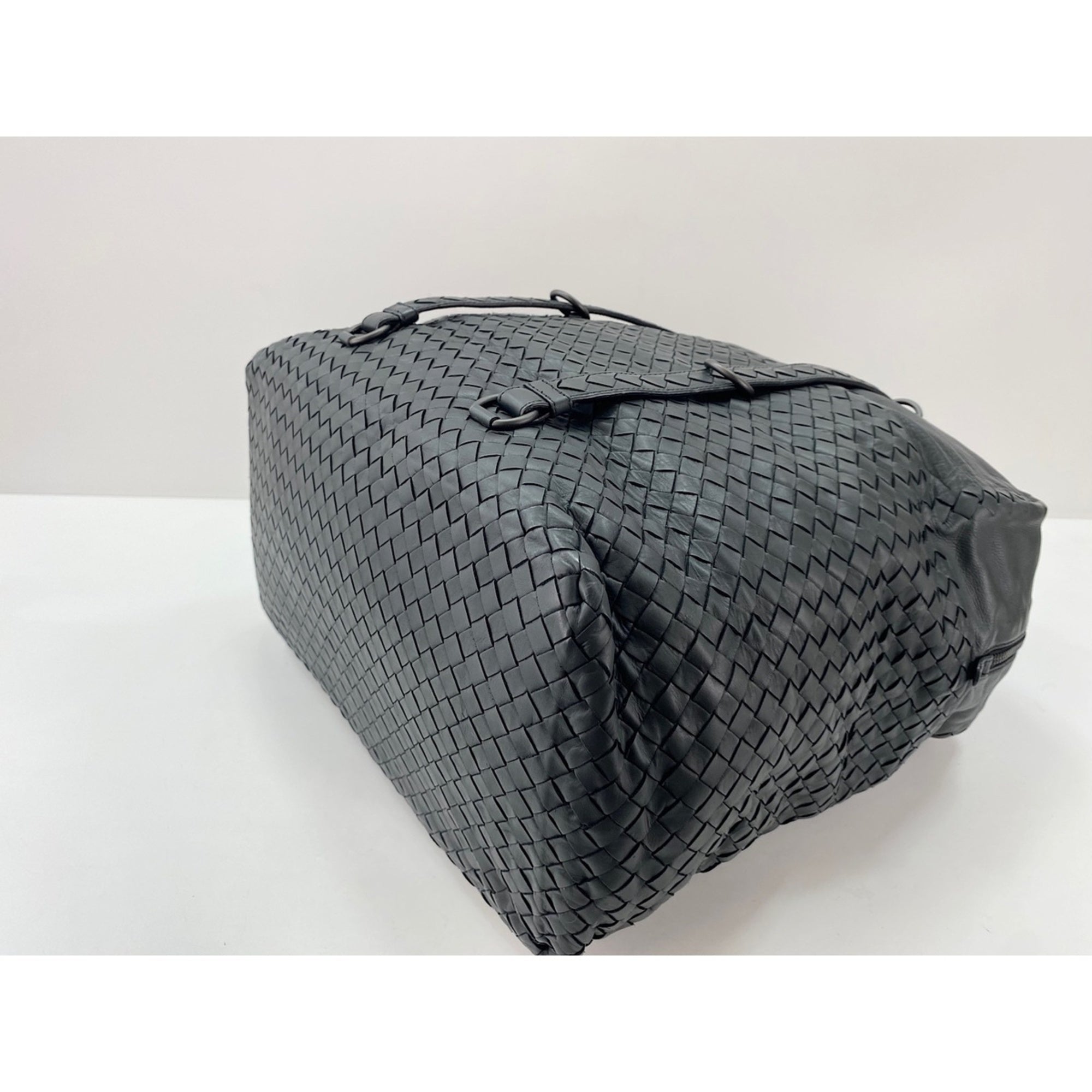 Bottega Veneta Black Leather Shoulder Bag (Pre-Owned)