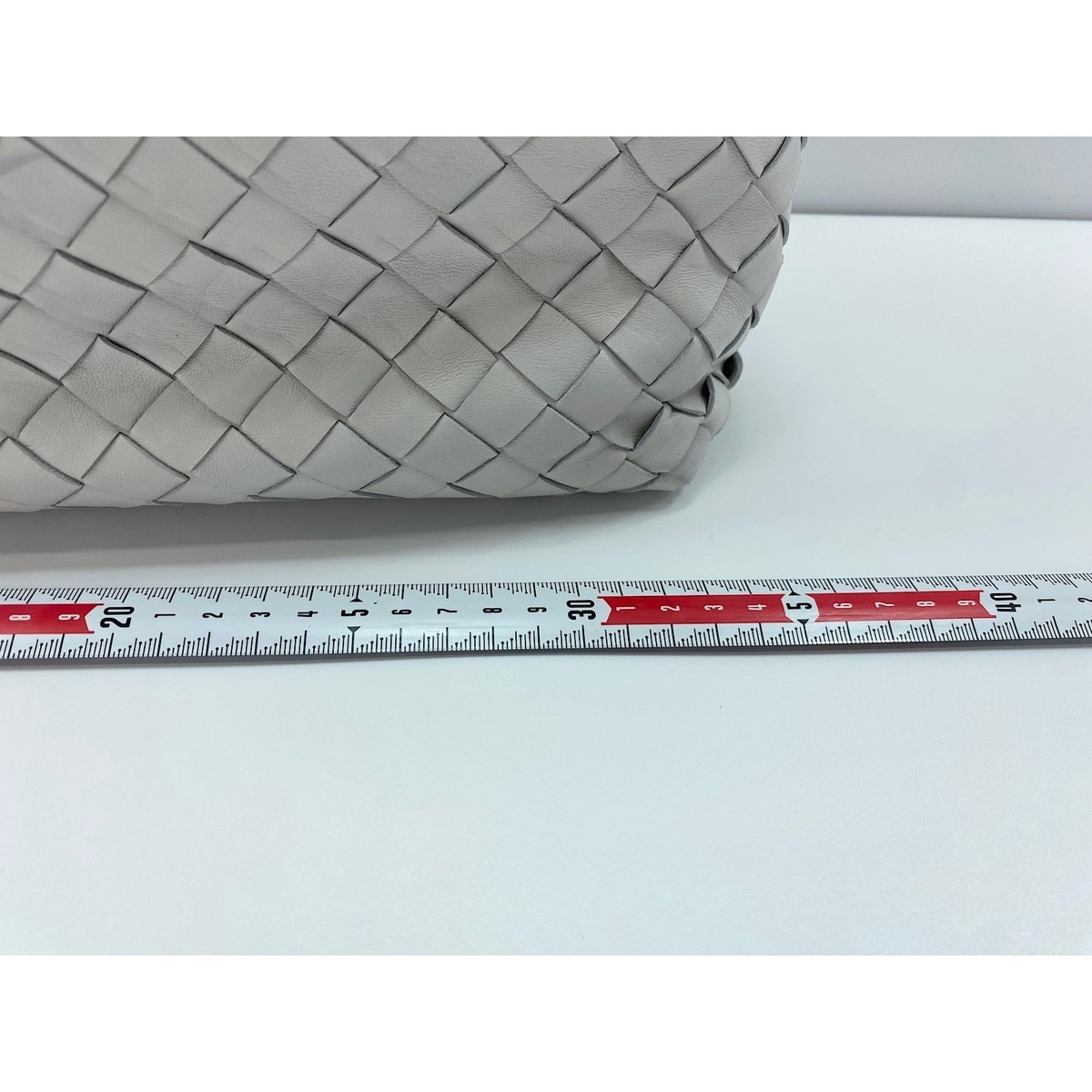 Bottega Veneta Intrecciato White Intrecciato Tote Bag (Pre-Owned)