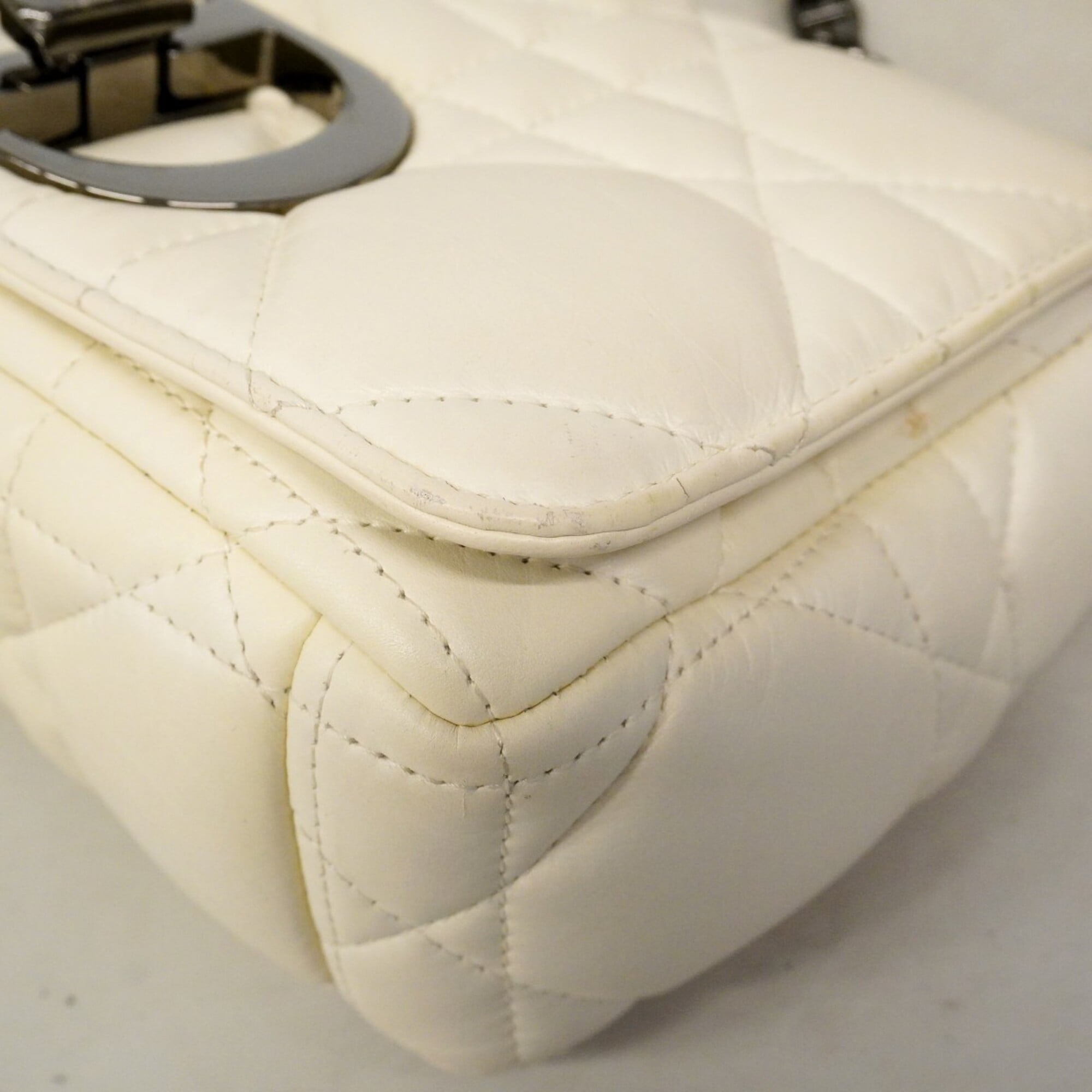 Christian Dior White Leather Shoulder Bag (Pre-Owned)
