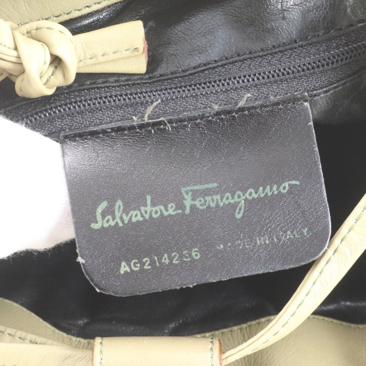 Salvatore Ferragamo Green Leather Nylon Handbag Shoulder Bag (Pre-Owned)