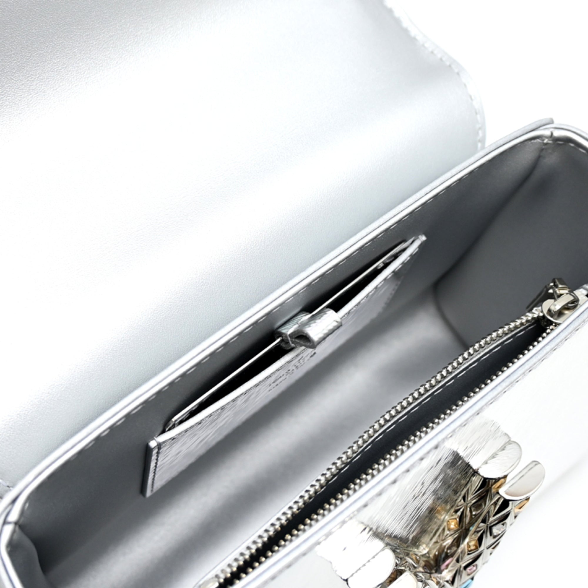 Louis Vuitton Silver Epi Leather Shoulder Bag (Pre-Owned)