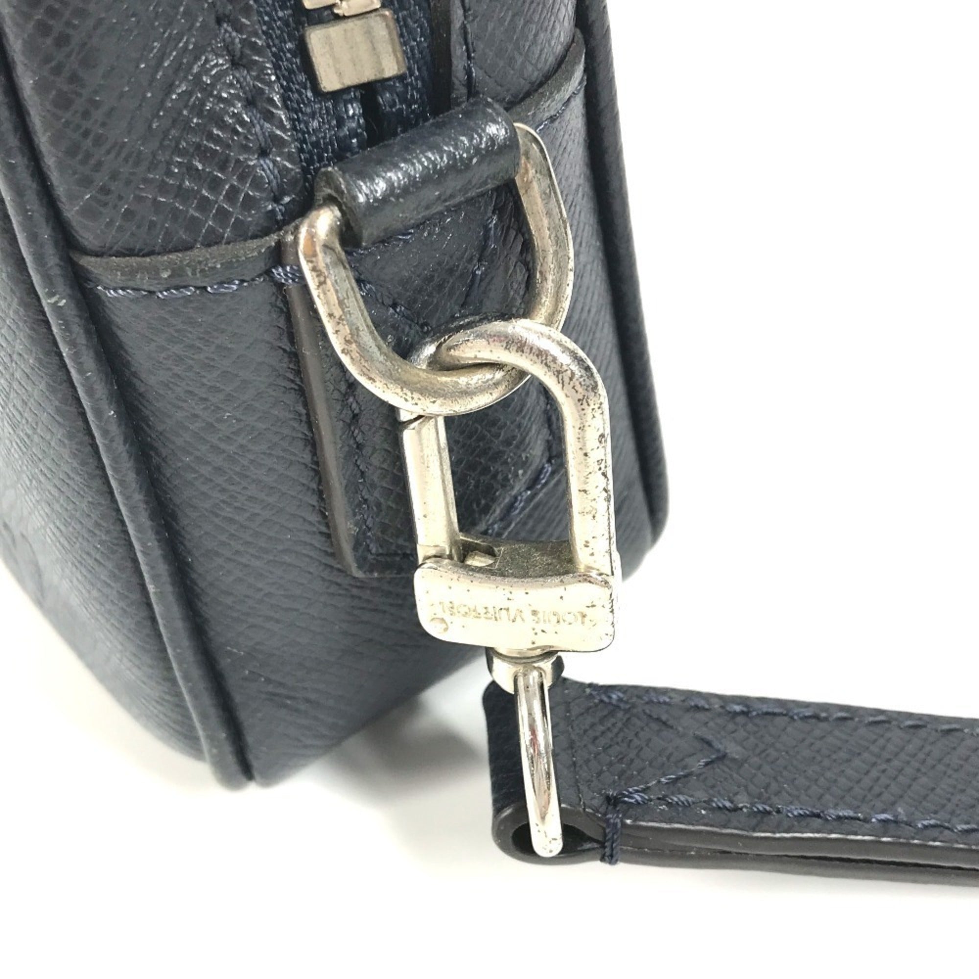 Louis Vuitton Navy Navy Blue Taiga Leather Clutch Bag Pochette Pouch (Pre-Owned)
