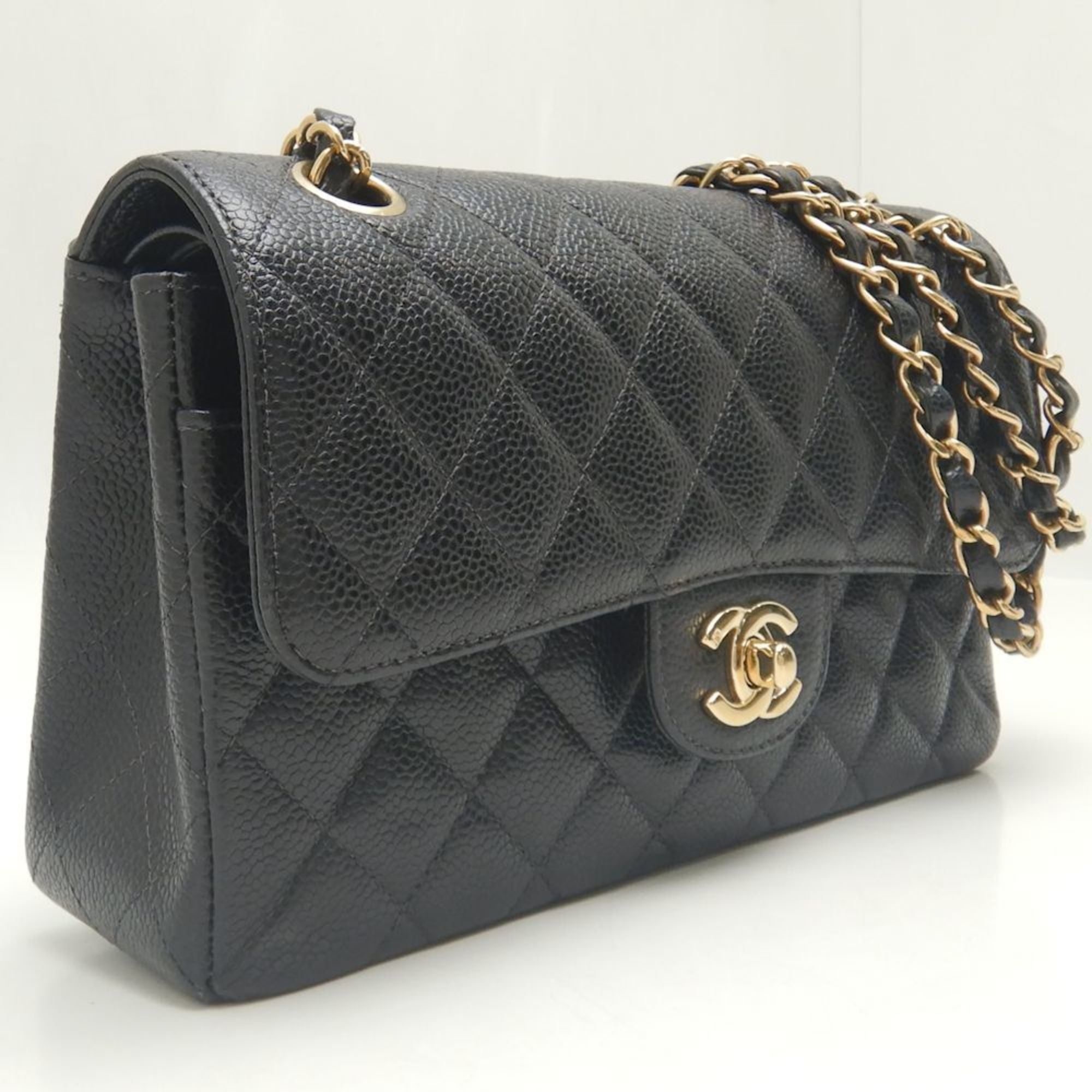 Chanel Black Caviar Leather Shoulder Bag (Pre-Owned)