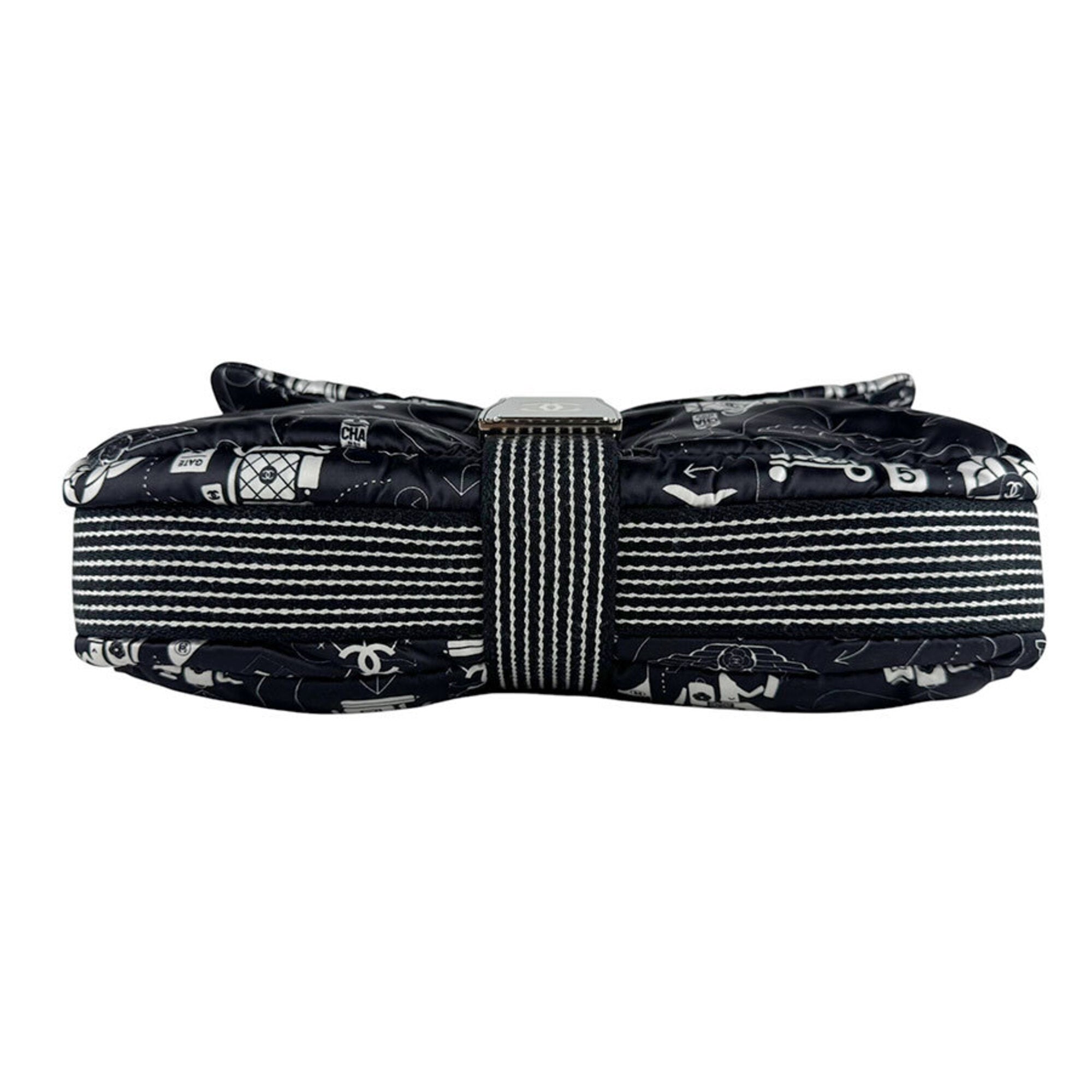 Chanel Black White Nylon Shoulder Bag (Pre-Owned)