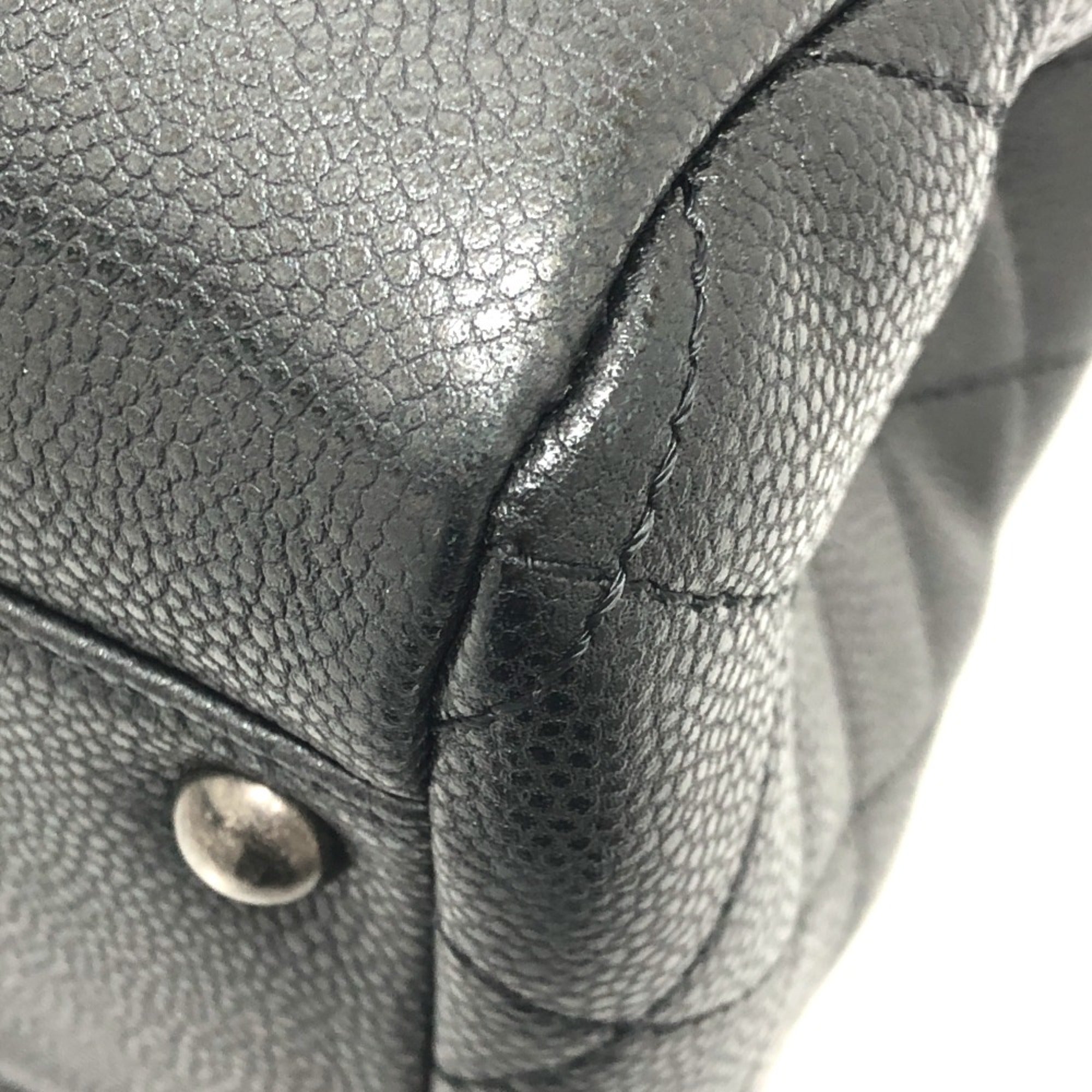 Chanel Black Leather Shoulder Bag (Pre-Owned)