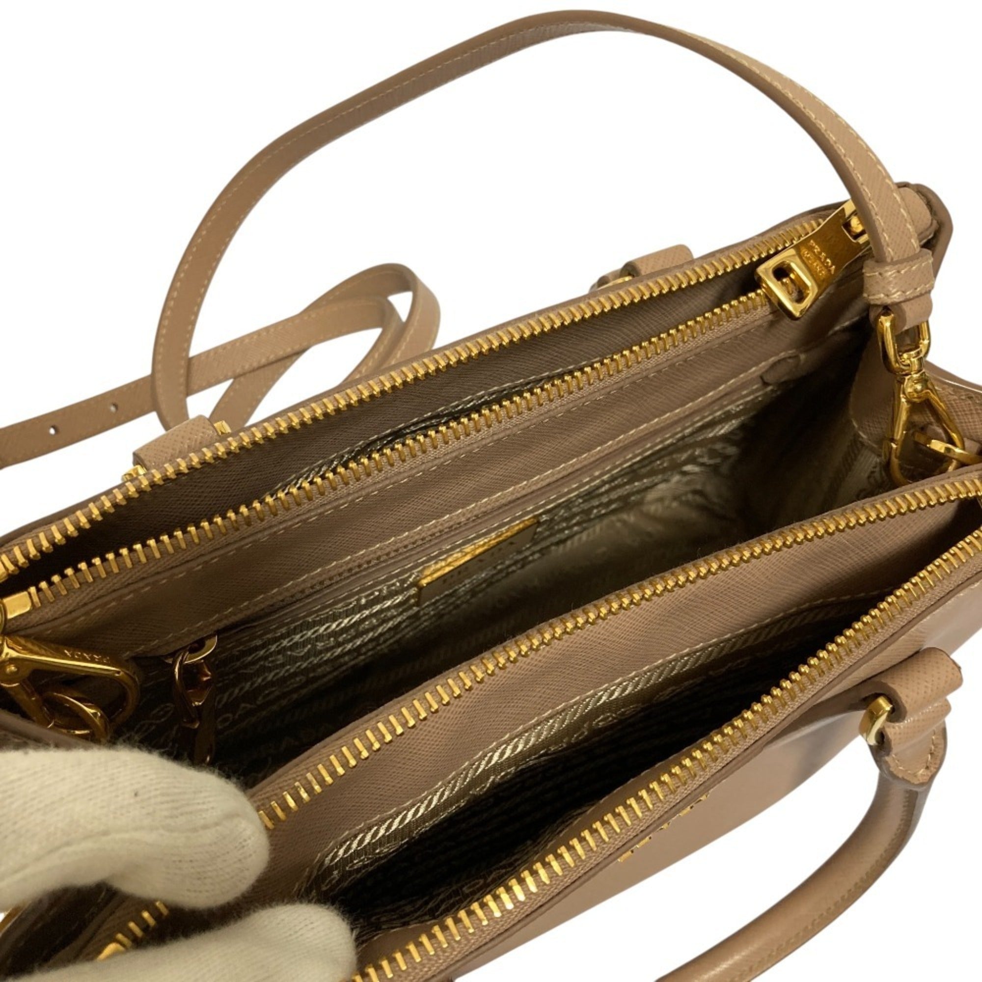 Prada Light Pink Leather Shoulder Bag (Pre-Owned)