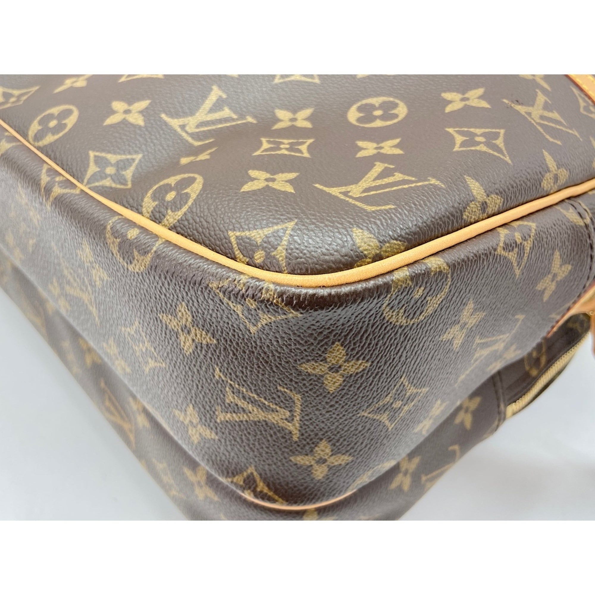 Louis Vuitton Brown Shoulder Bag (Pre-Owned)