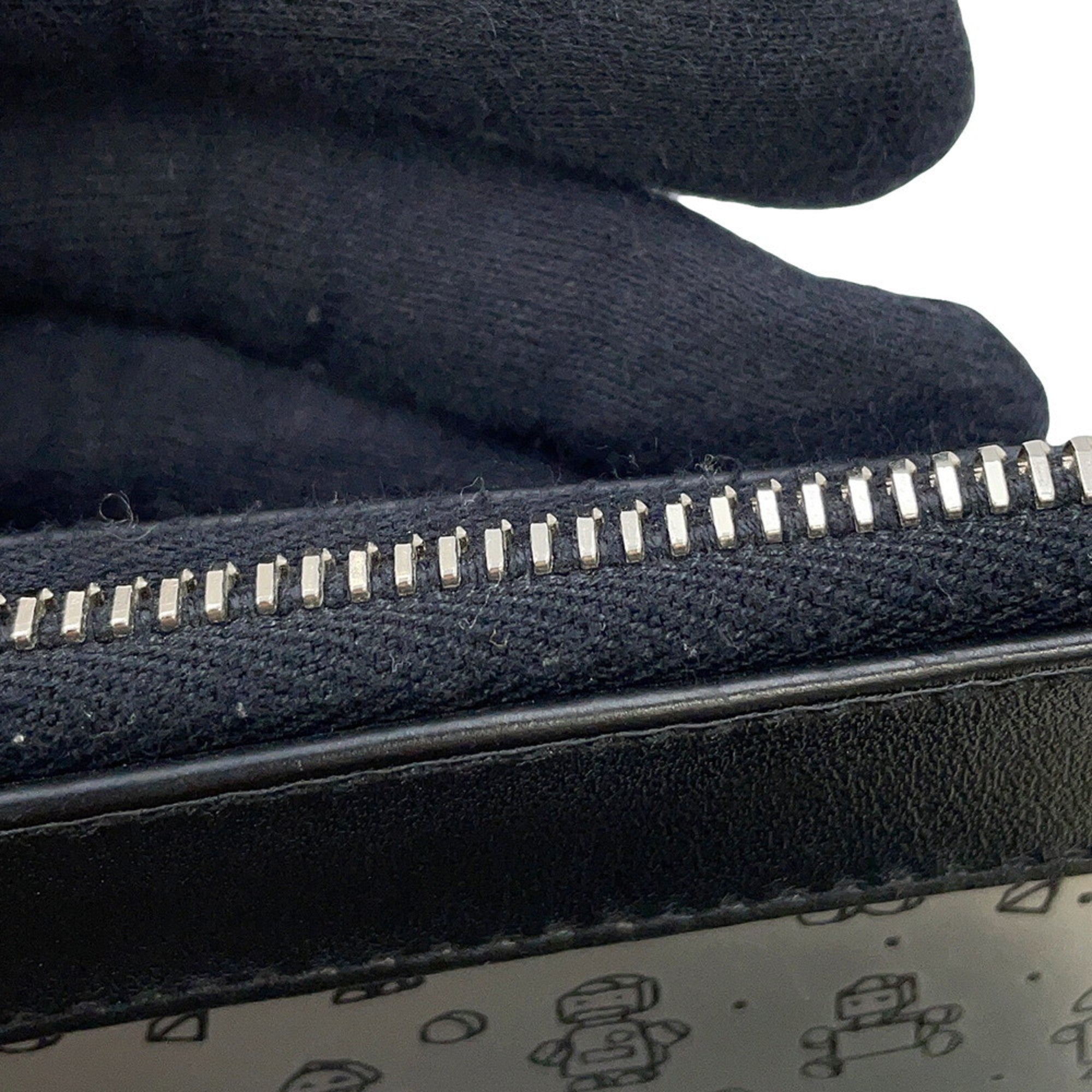 Yves Saint Laurent Black Leather Clutch Bag Handbag (Pre-Owned)