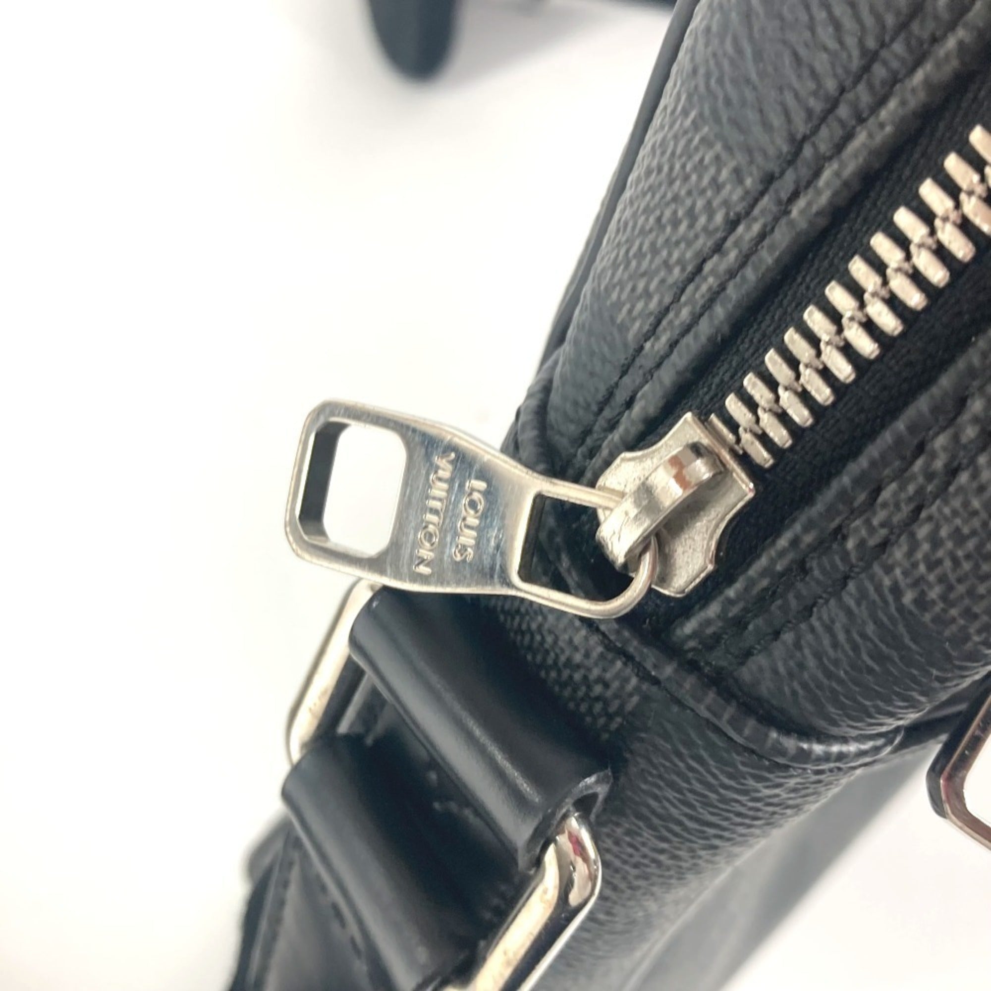 Louis Vuitton Damier Graphite Black Damier Graphite Messenger Bag Shoulder Bag (Pre-Owned)