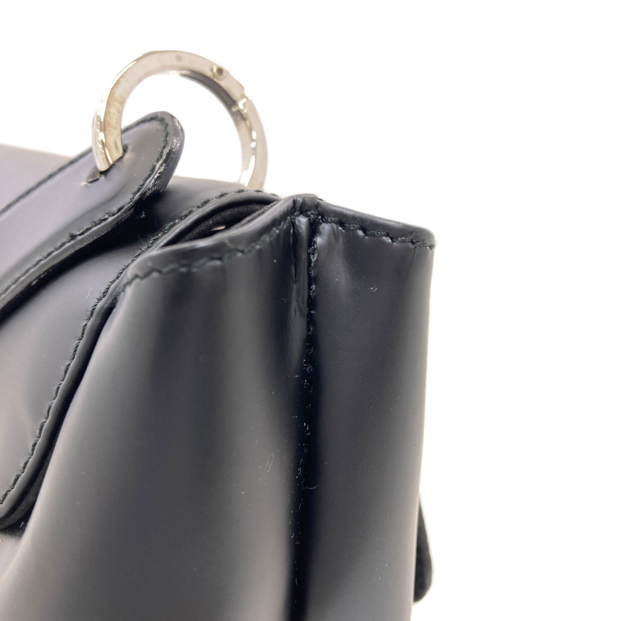 Salvatore Ferragamo Black Leather Shoulder Bag (Pre-Owned)