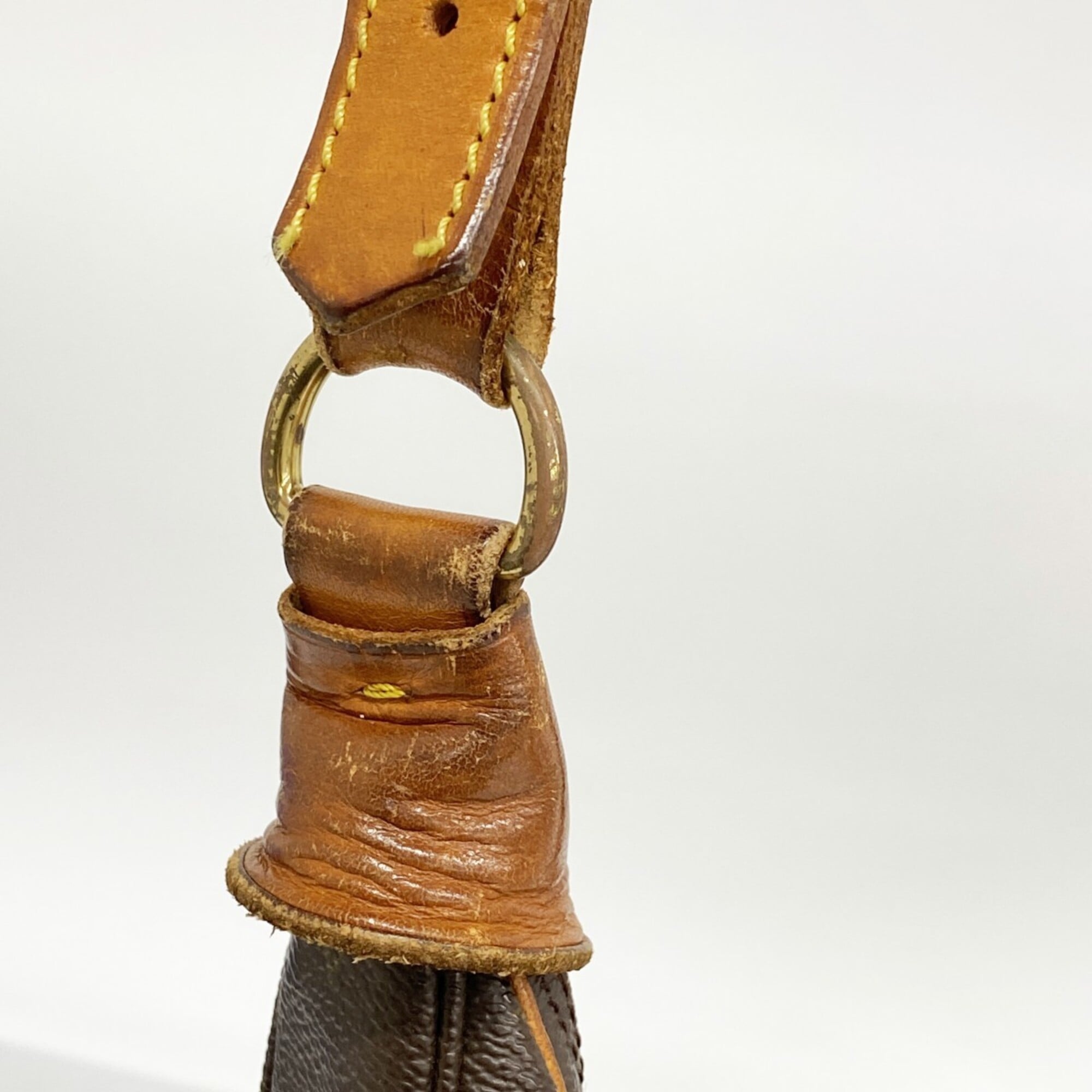 Louis Vuitton Brown Shoulder Bag (Pre-Owned)