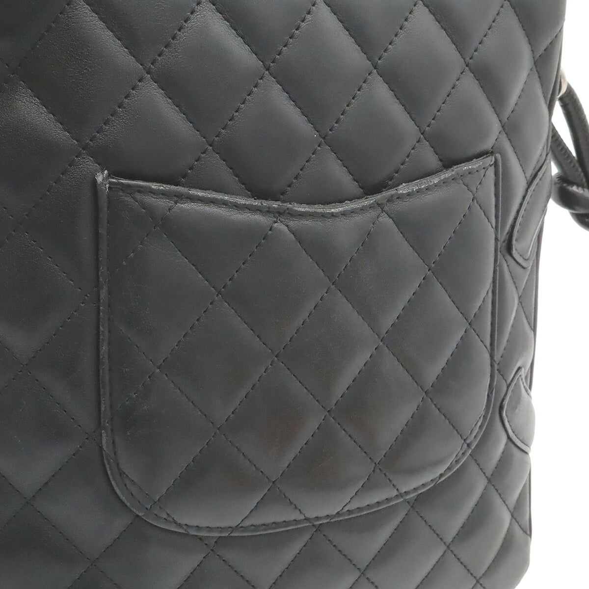Chanel Black White Leather Shoulder Bag (Pre-Owned)