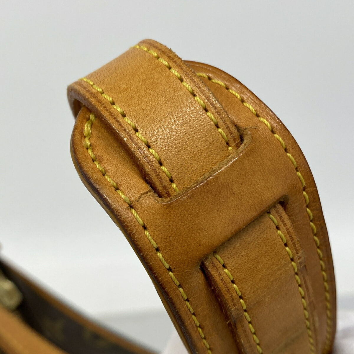 Louis Vuitton Brown Shoulder Bag (Pre-Owned)