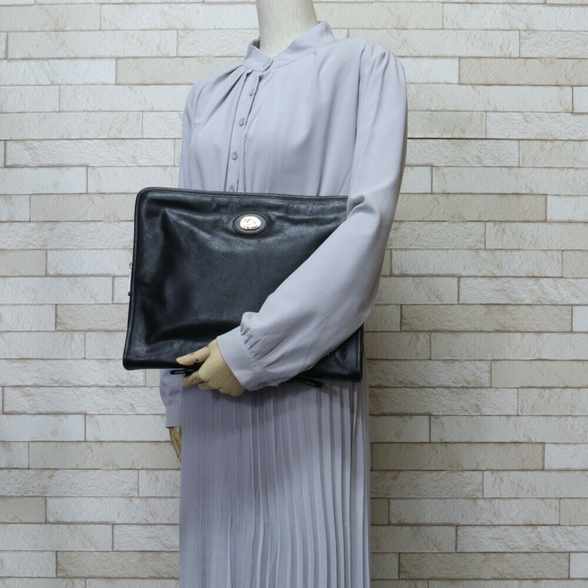 Gucci Daily Black Leather Clutch Bag (Pre-Owned)