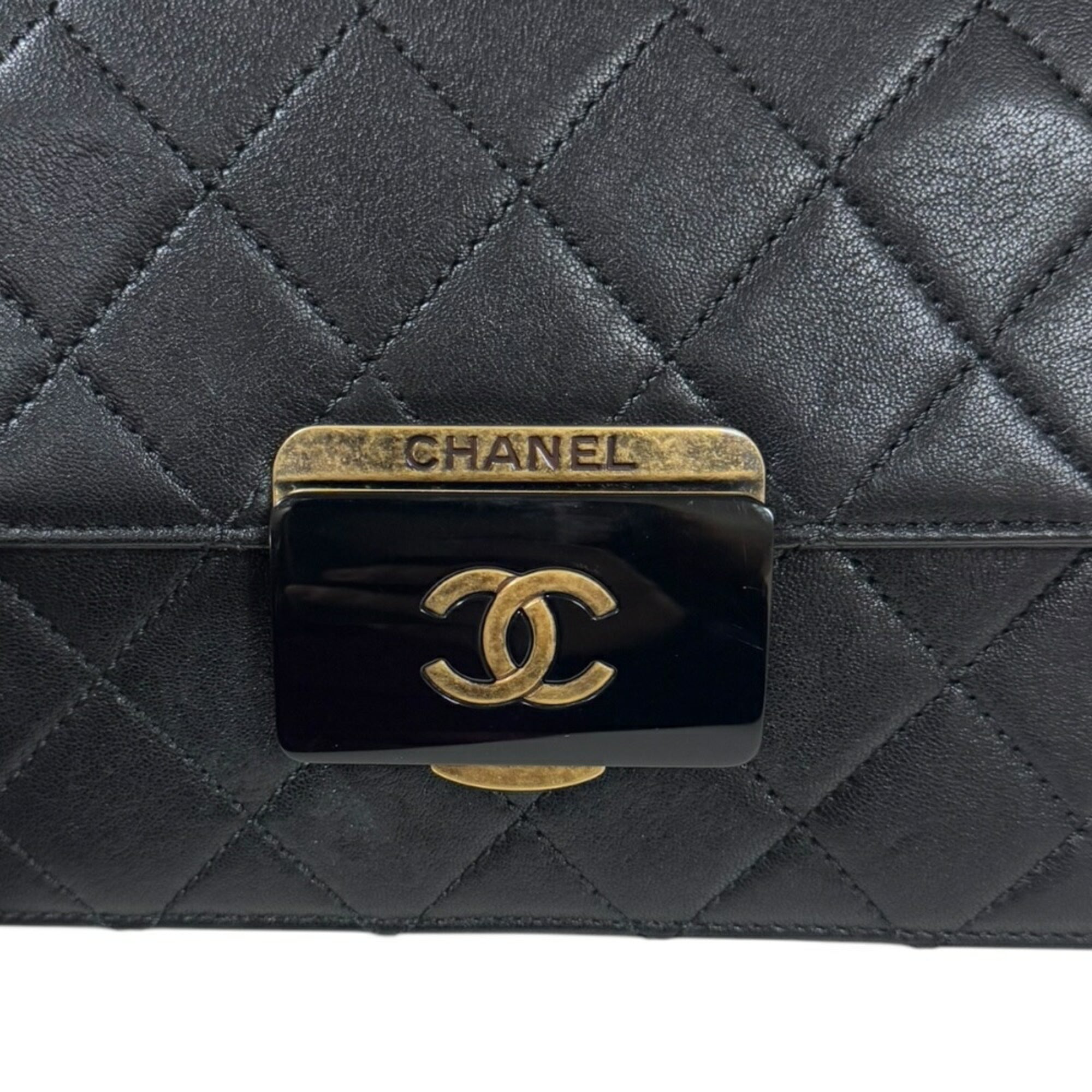 Chanel Black Leather Shoulder Bag (Pre-Owned)