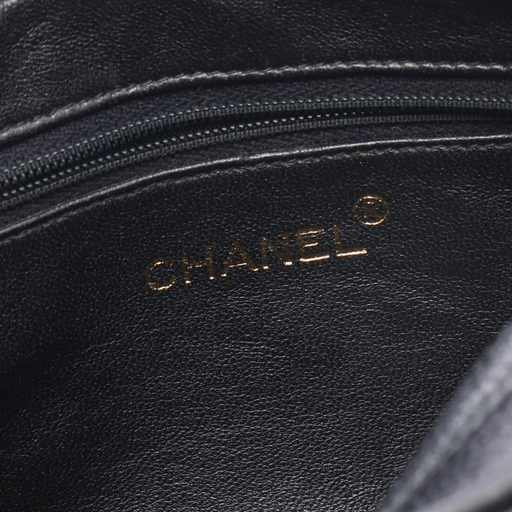 Chanel Black Grained Calfskin Handbag Shoulder Bag (Pre-Owned)